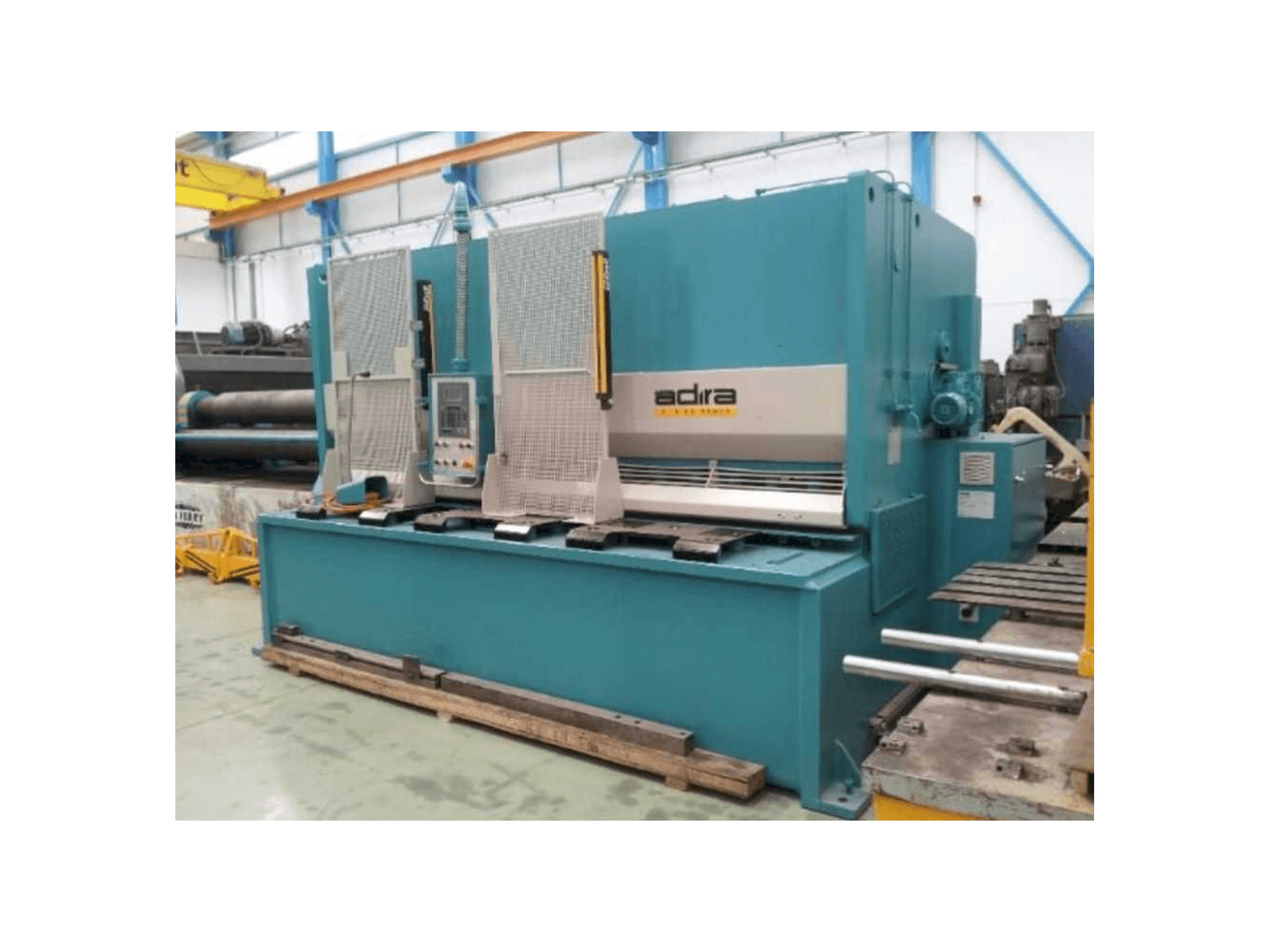 Makine ADIRA GVX 2030 - Önden görünüm