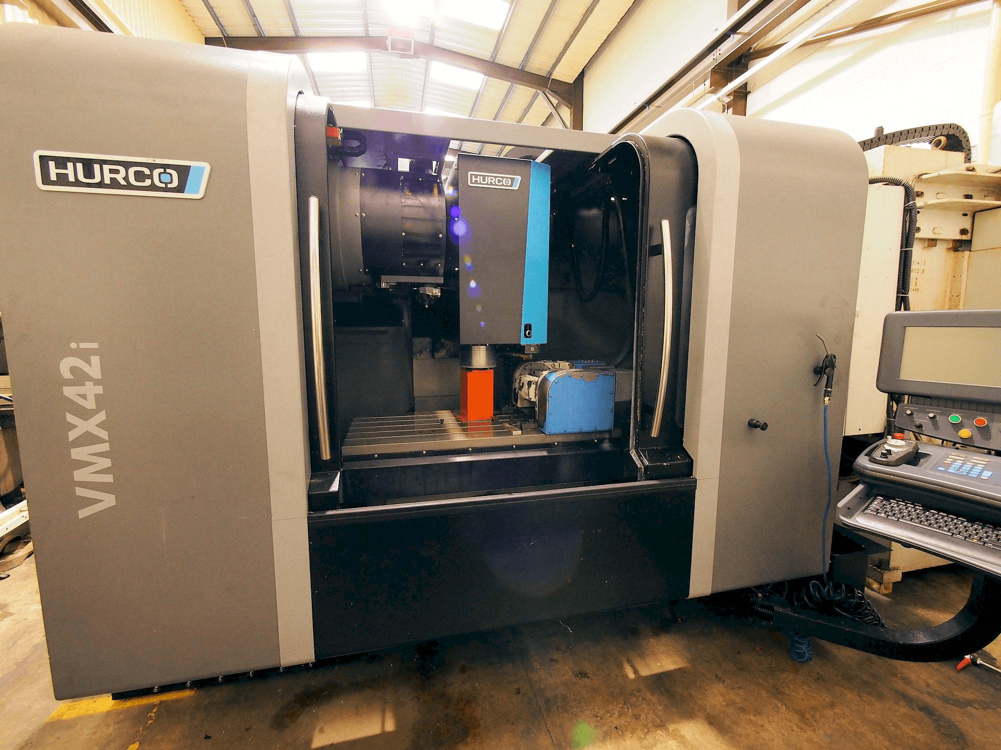 Makine Hurco VMX 42i - Önden görünüm