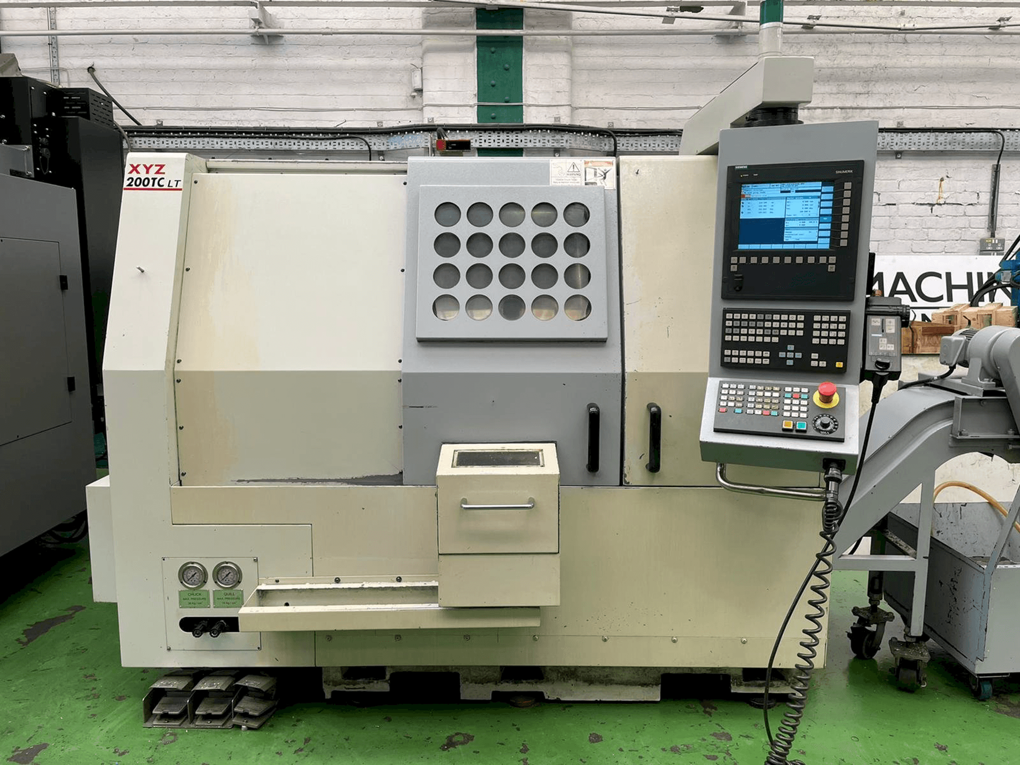 Makine XYZ 200TC LT - Önden görünüm