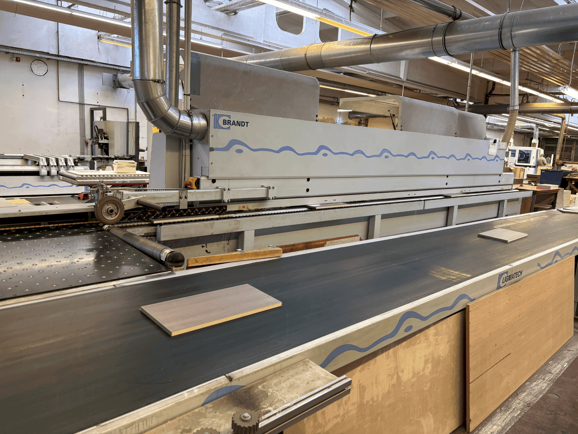 Makine BRANDT KDF 680 - Önden görünüm