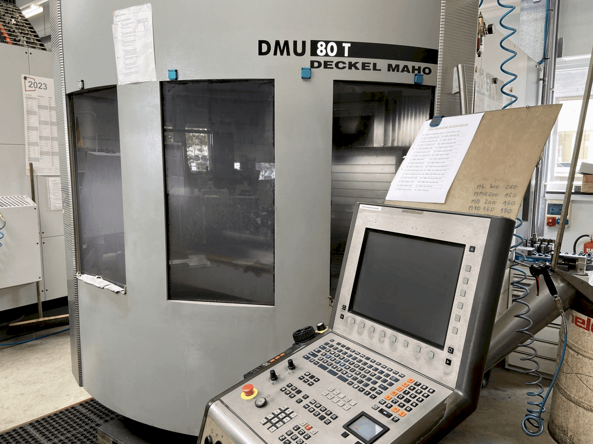 Makine DECKEL MAHO DMU 80 T - Önden görünüm