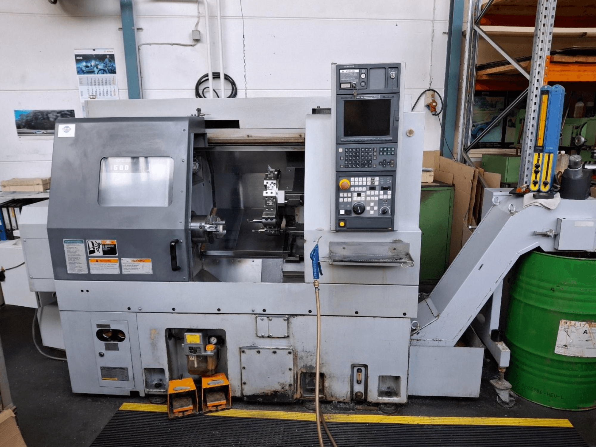 MORI SEIKI CL 1500 T yatay tornalama makinesi, kontrol paneli, görünür aletler ve çalışma ekranı ile önden görünüm.