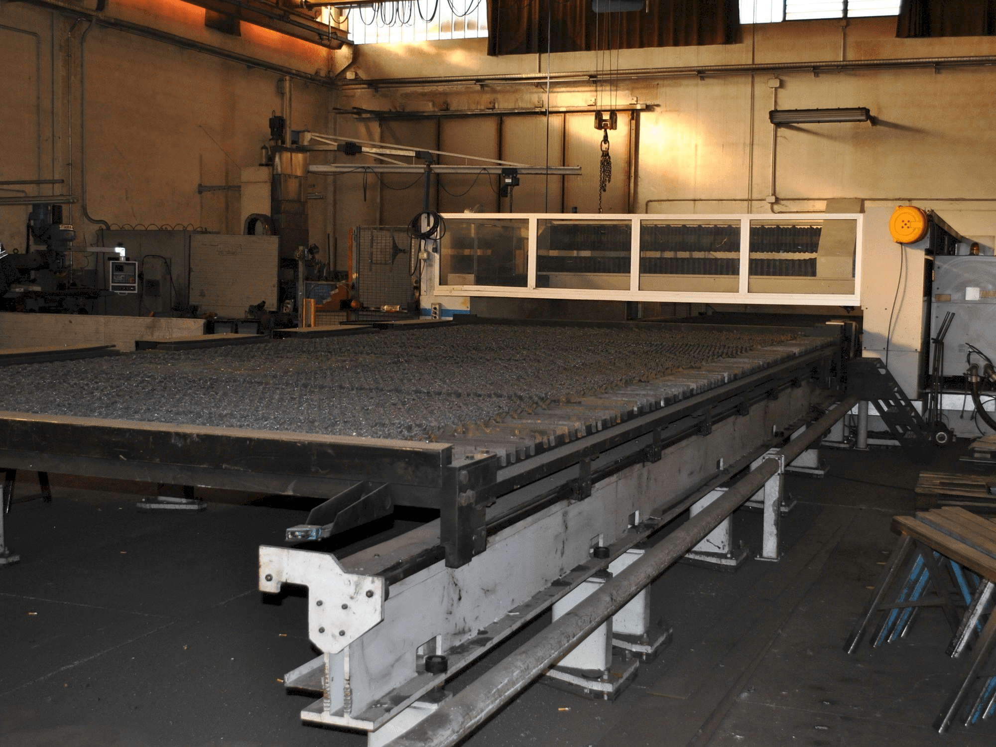 Makine LVD IMPULS 8031 - Önden görünüm