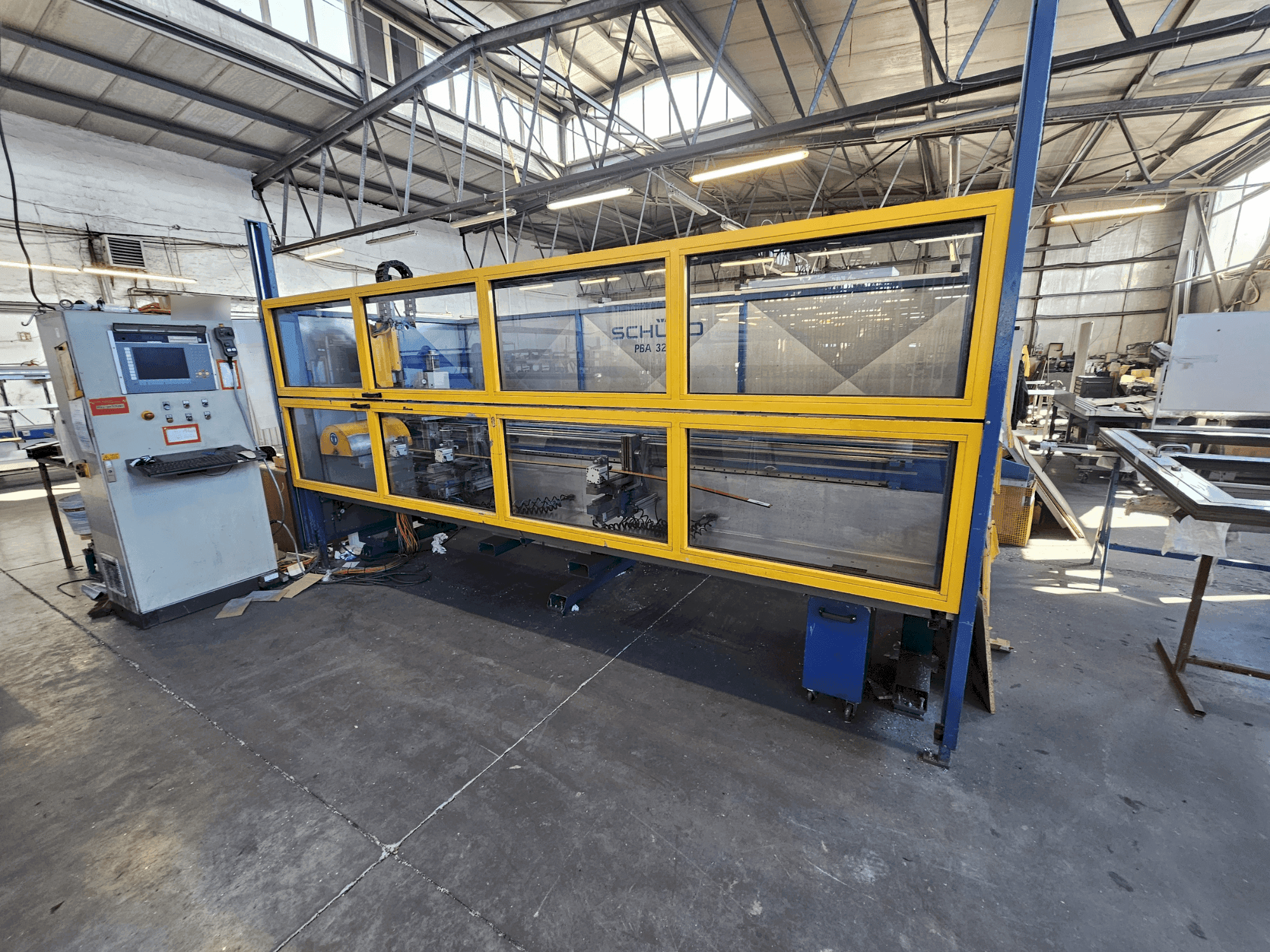 Makine SCHÜCO PBA 3250 - Önden görünüm