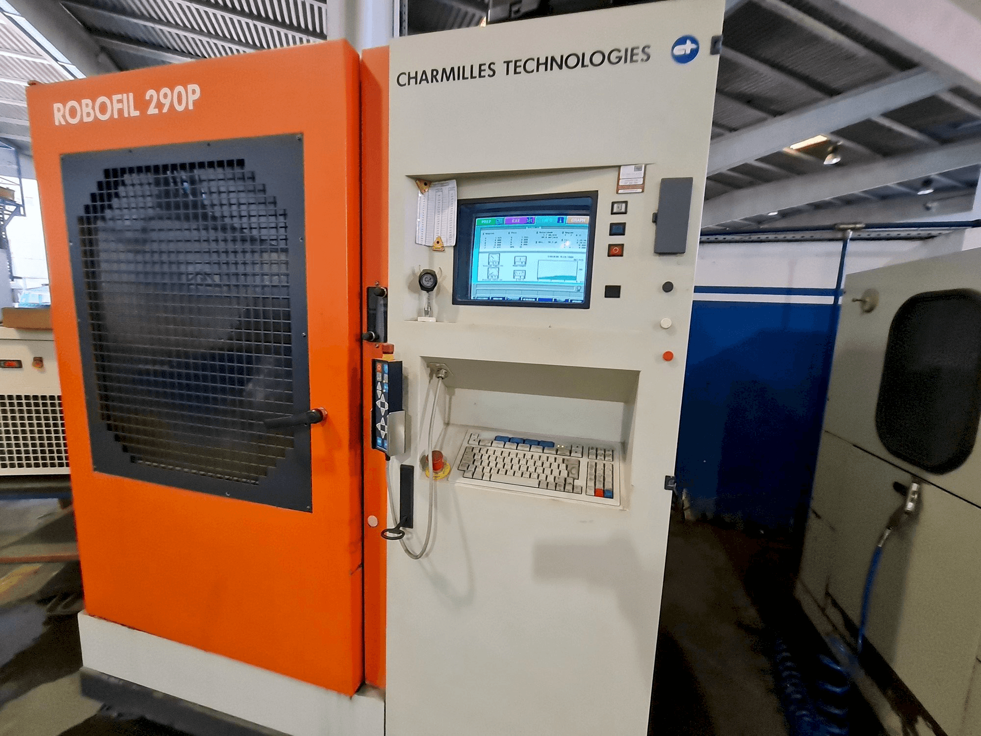 Makine CHARMILLES 290P - Önden görünüm