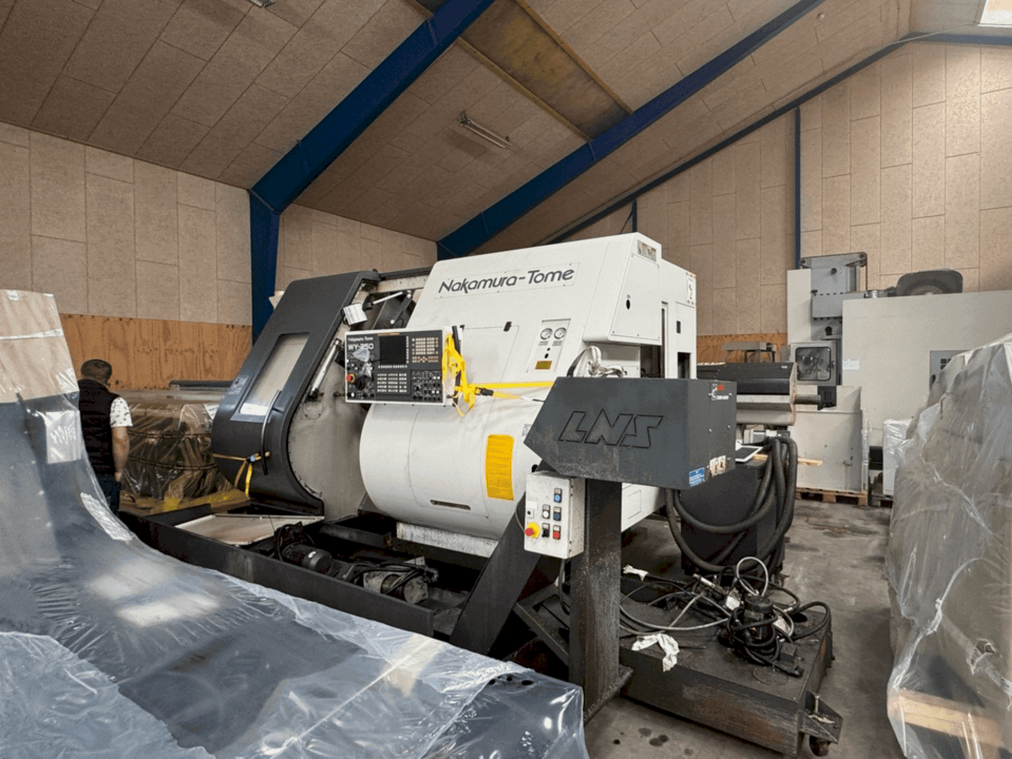Makine NAKAMURA-TOME WY-250 - Önden görünüm
