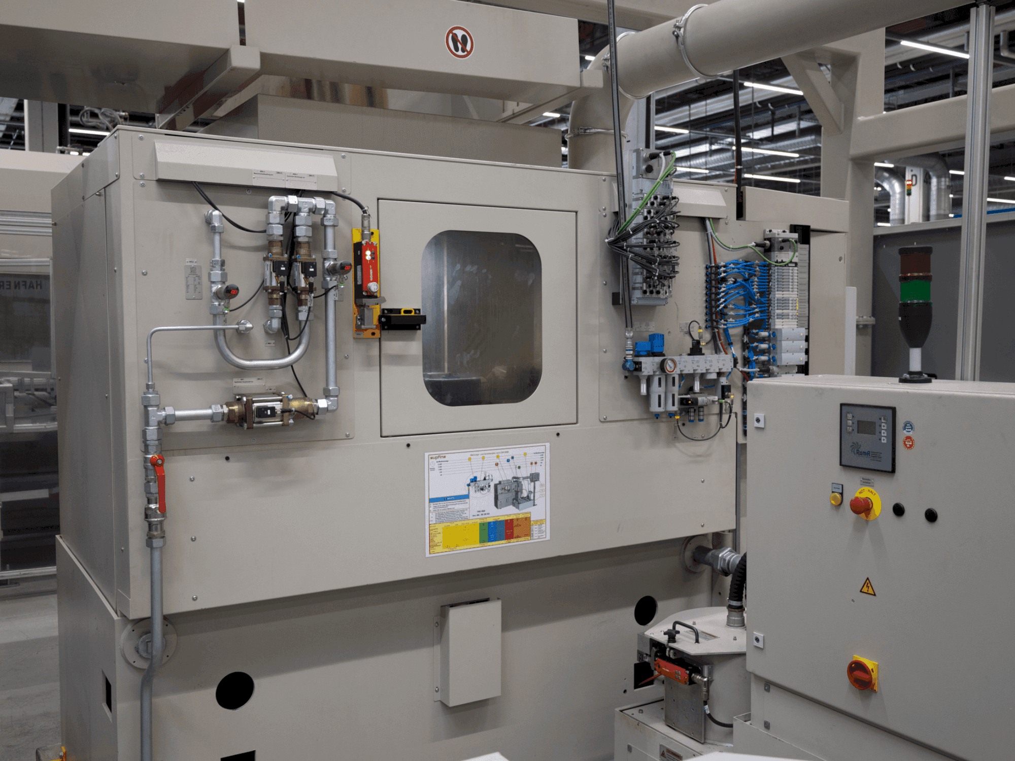 Makine SUPFINA LCM 220/4-220/3 - Önden görünüm