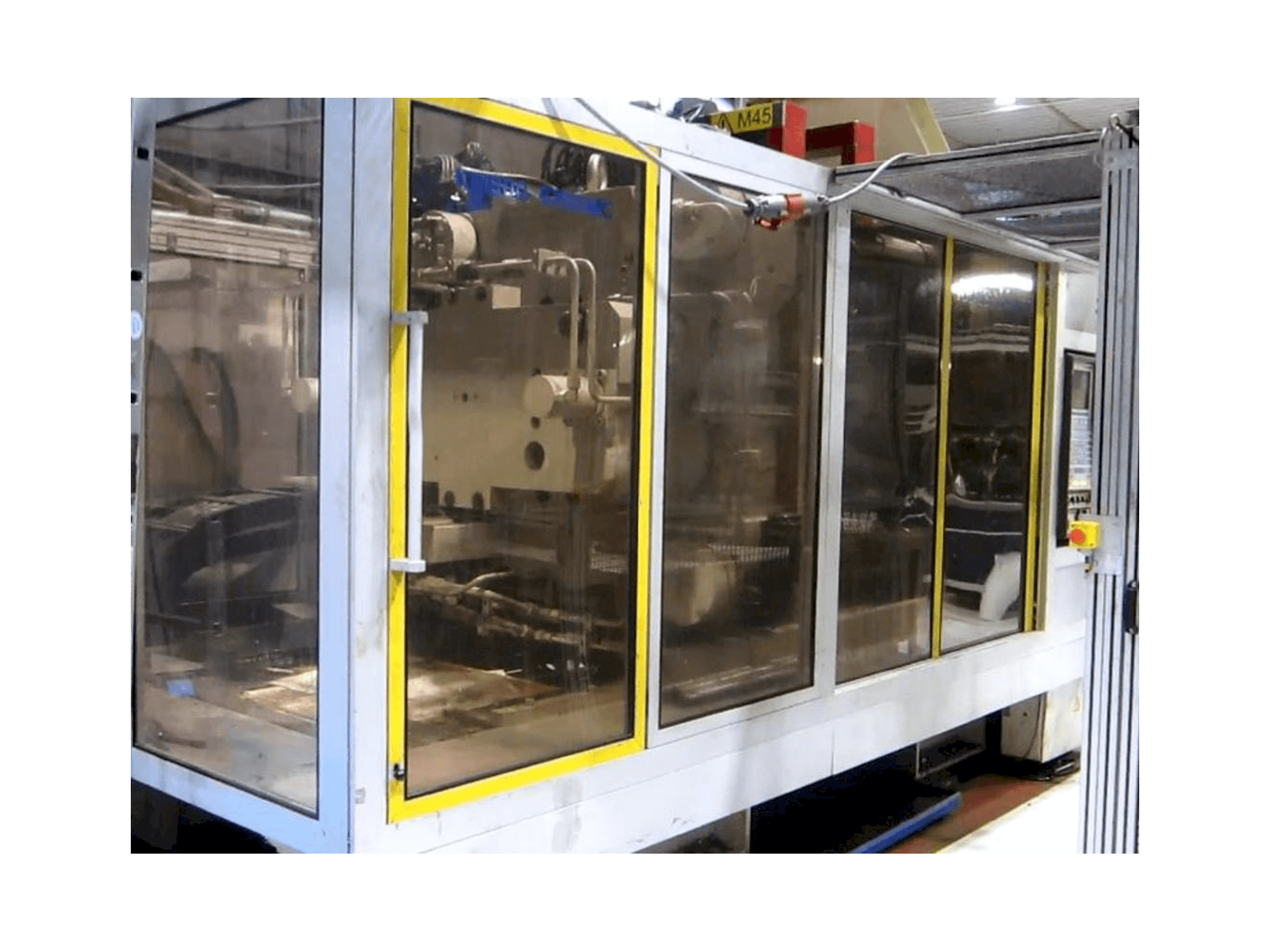 Makine Krauss Maffei KM 800/5700 MC - Önden görünüm