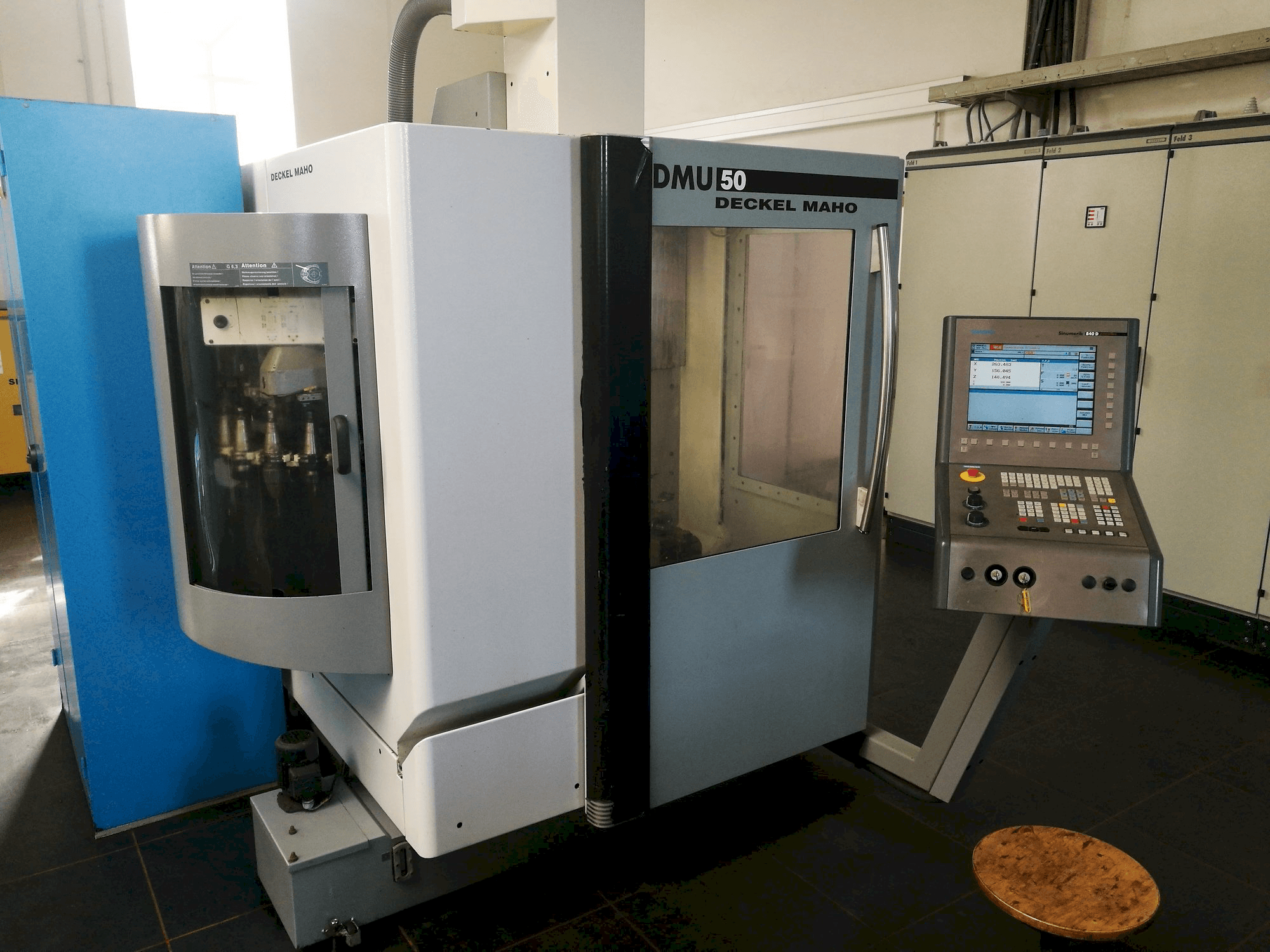 Makine DECKEL MAHO DMU 50 - Önden görünüm