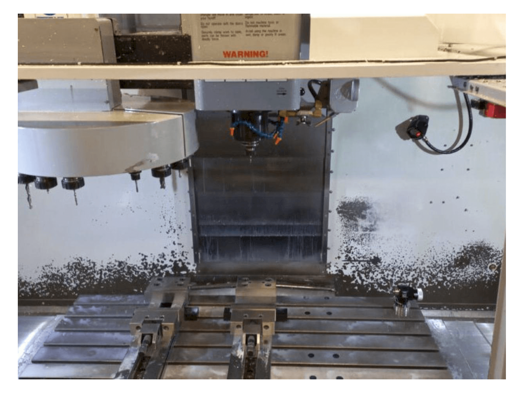Makine HAAS VF-4 DHE - Önden görünüm