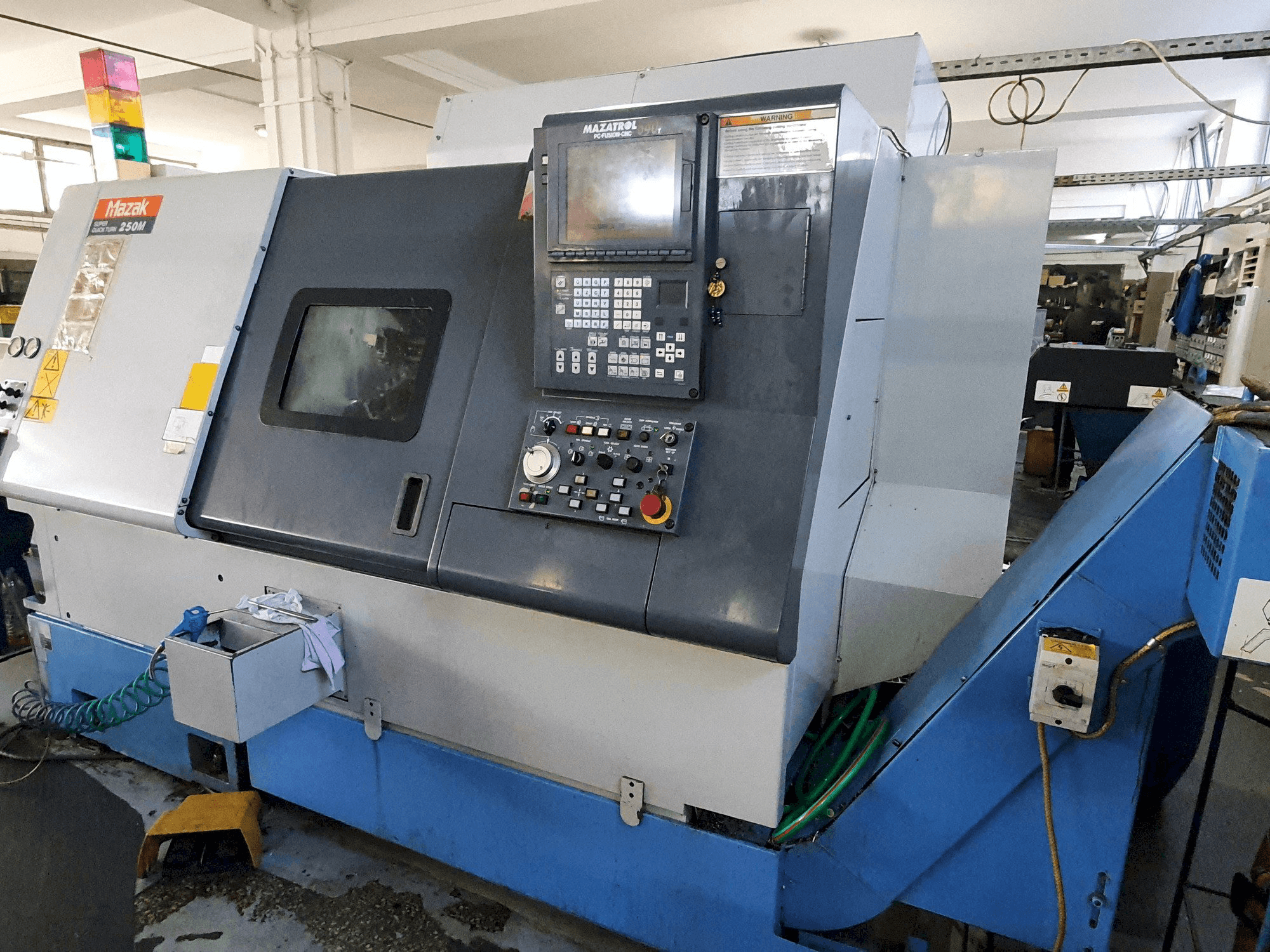Makine Mazak SQT250M - Önden görünüm