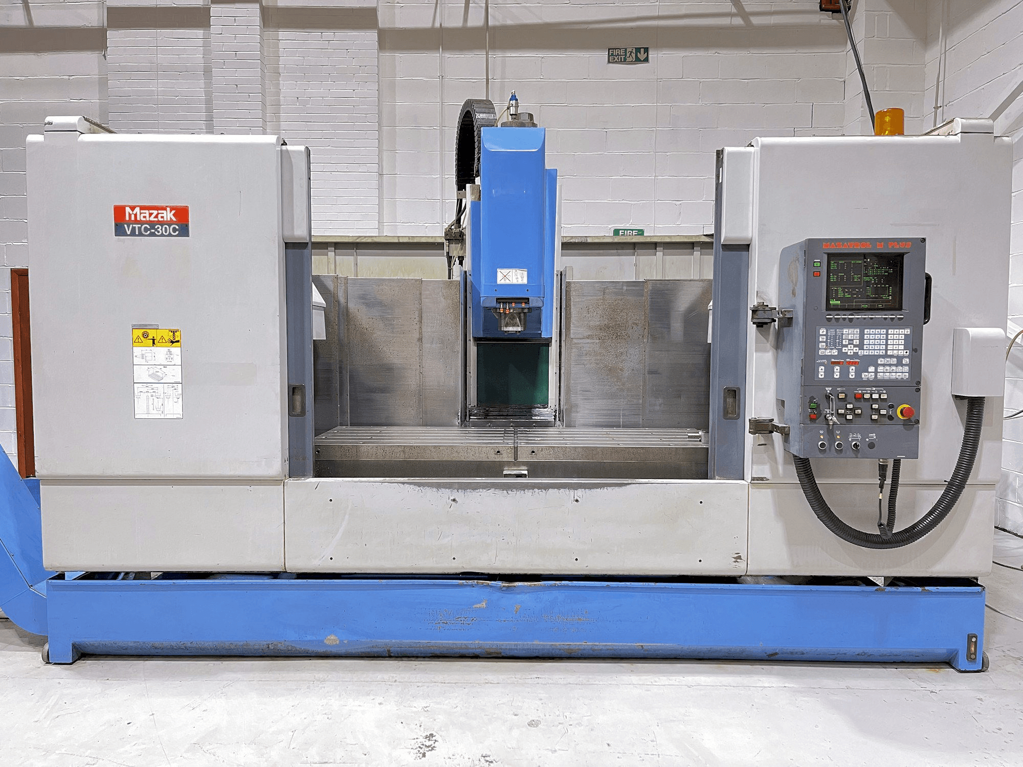 Makine Mazak VTC-30C - Önden görünüm