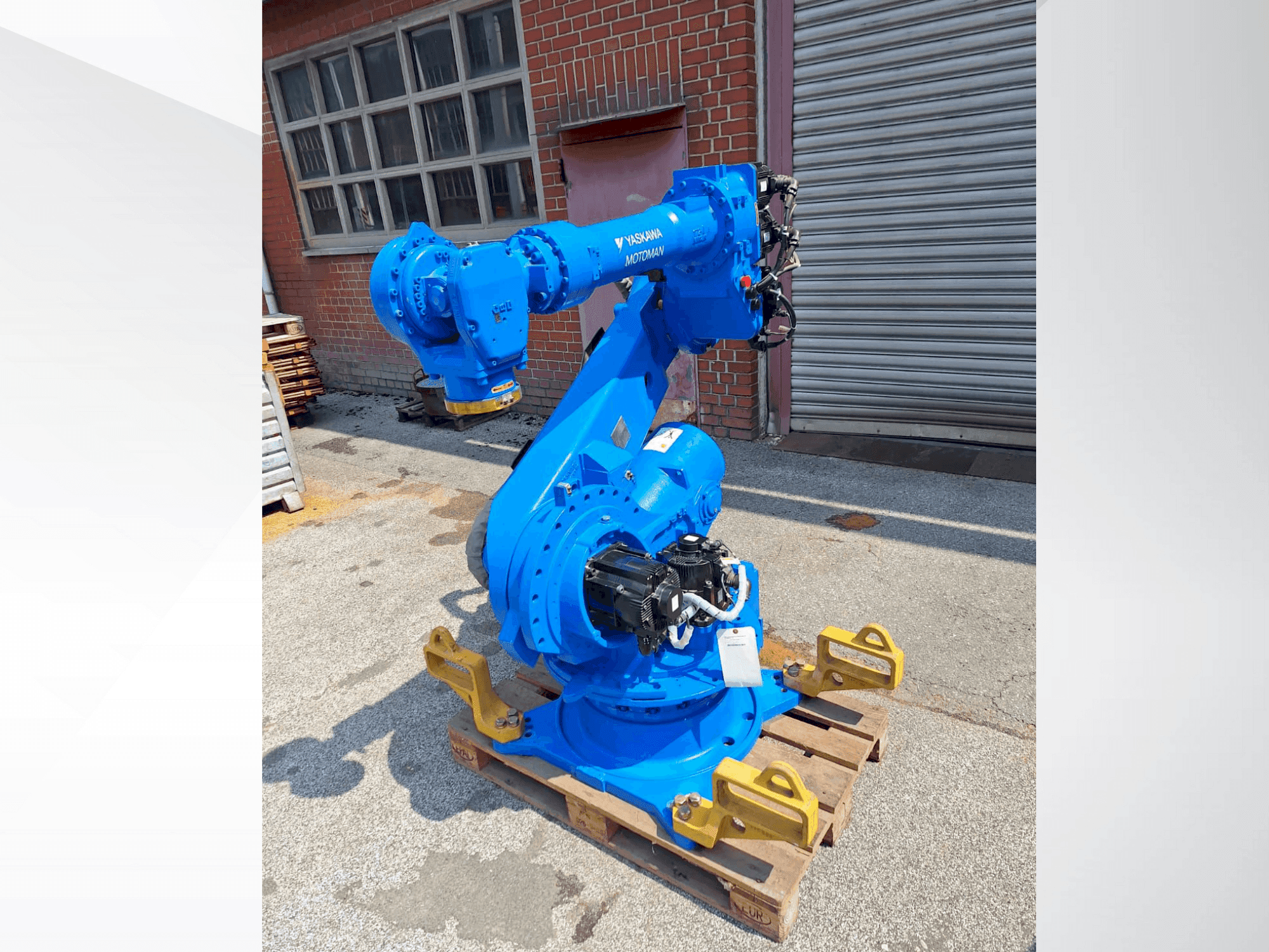 Makine Yaskawa Motoman ES165D - Önden görünüm