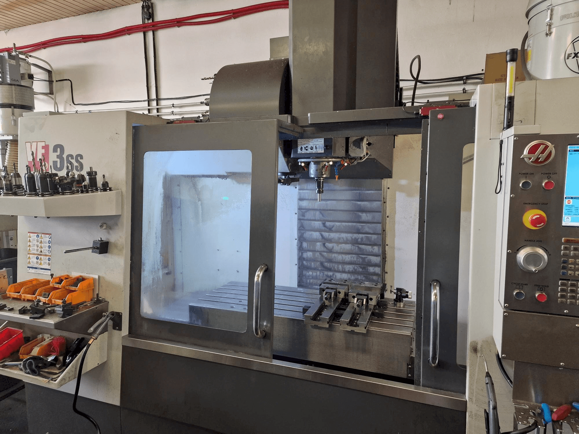 Makine HAAS VF-3SS - Önden görünüm