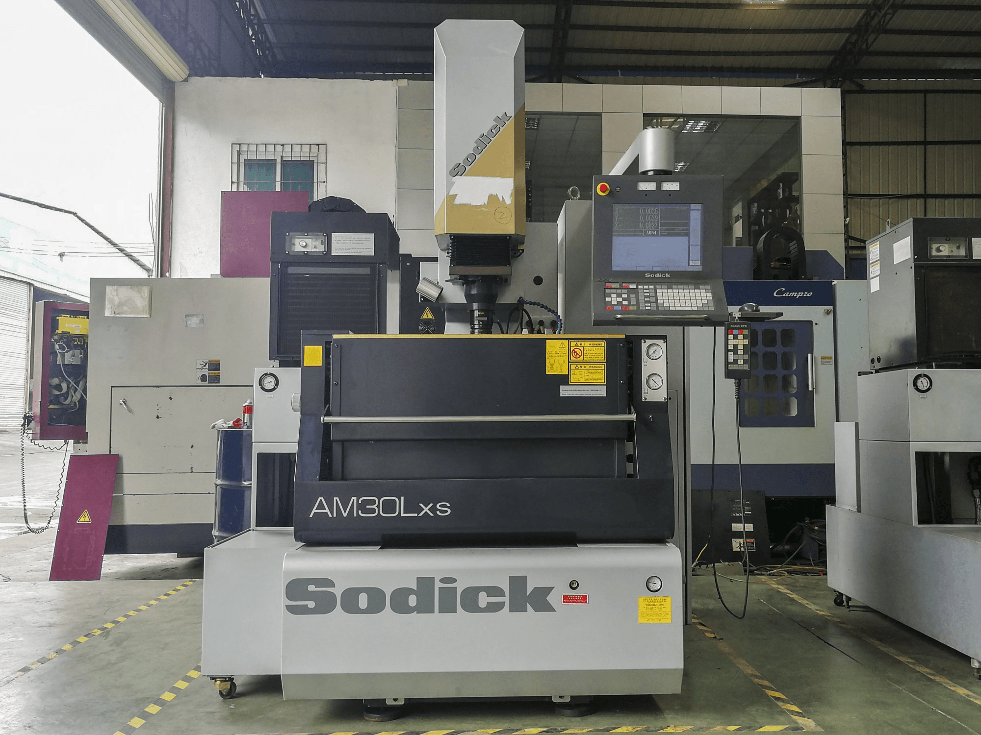 Makine Sodick - Önden görünüm AM30LXS