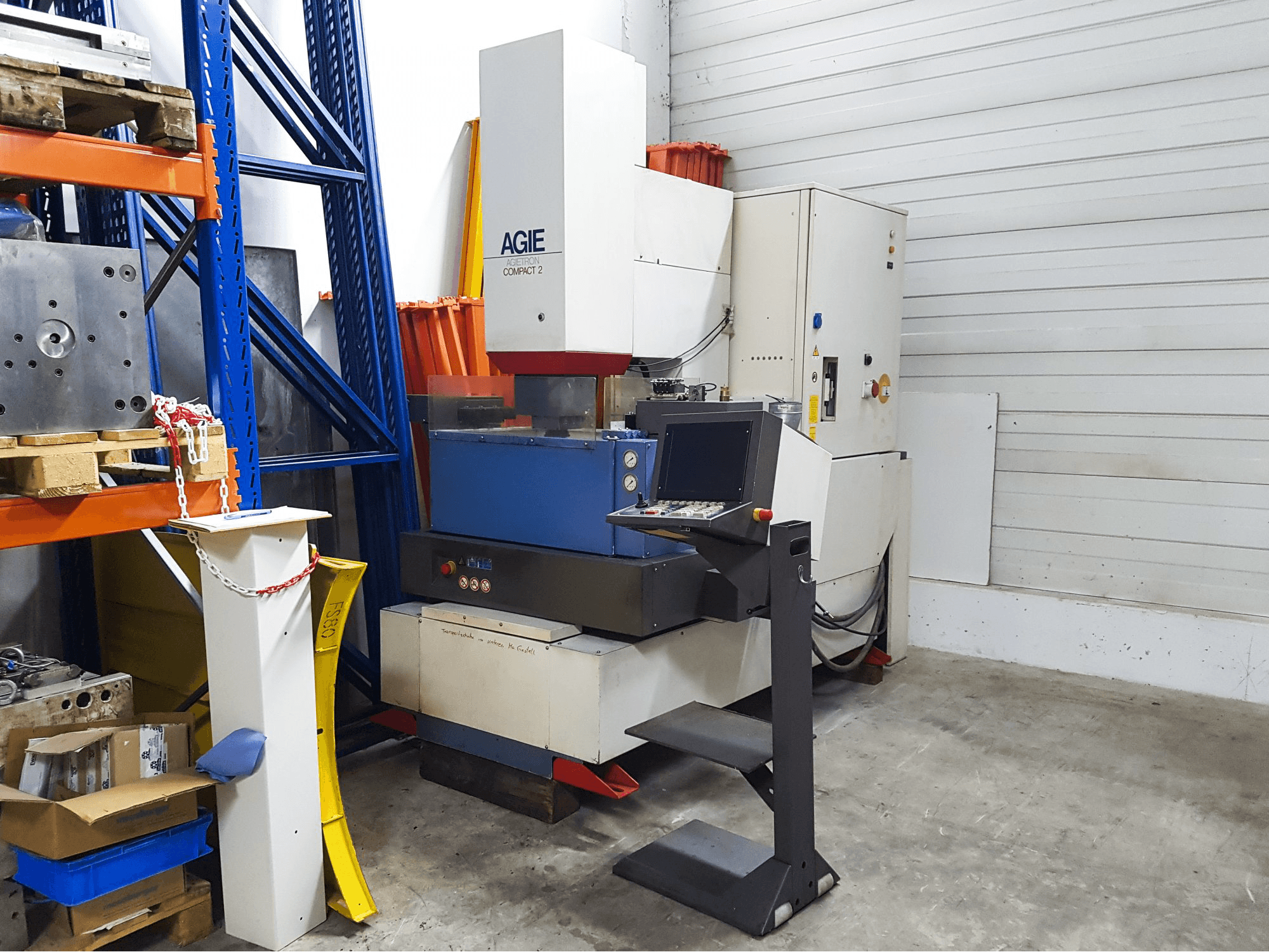 Makine AGIE - Sağdan görünüm AGIETRON Compact 2