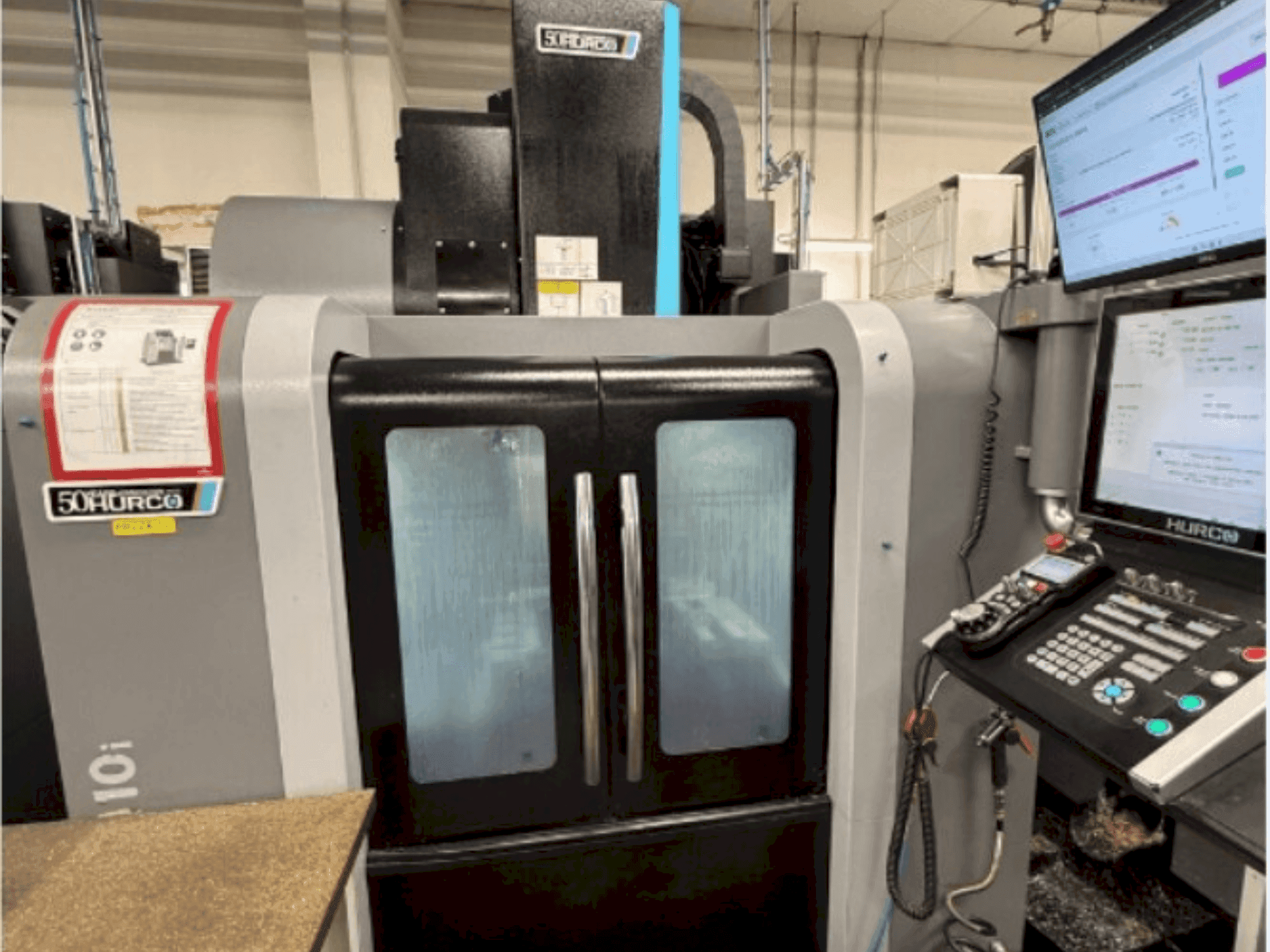 Makine Hurco VM10i - Önden görünüm