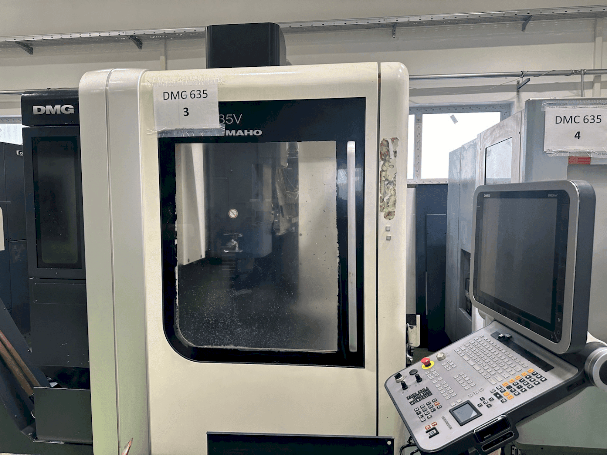 Makine DECKEL MAHO DMC 635 V - Önden görünüm