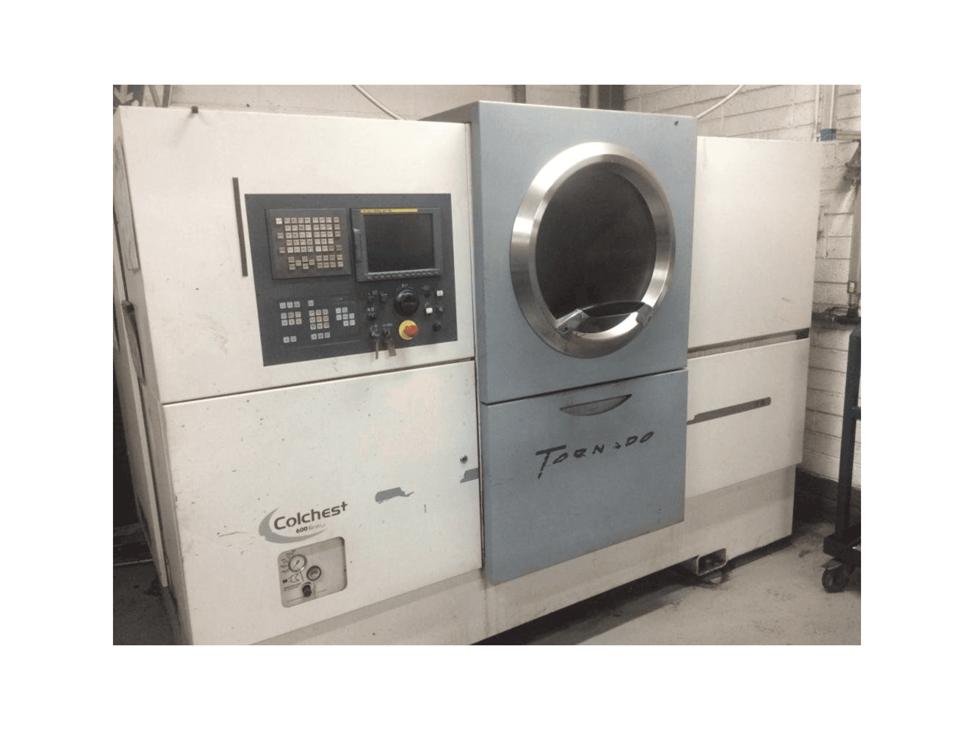 Makine Colchester Tornado T8 - Önden görünüm