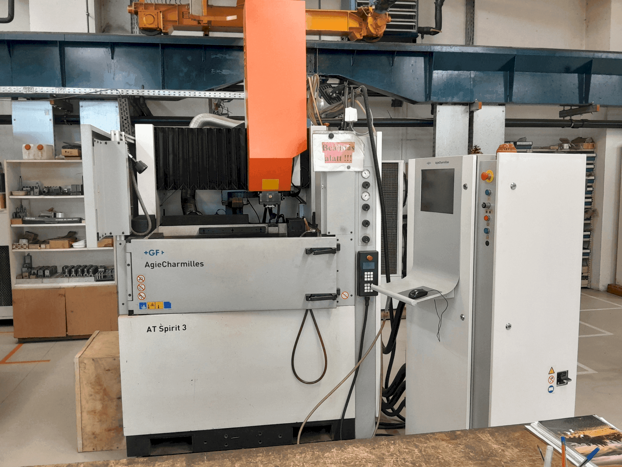 Makine AgieCharmilles Spirit 3 - Önden görünüm