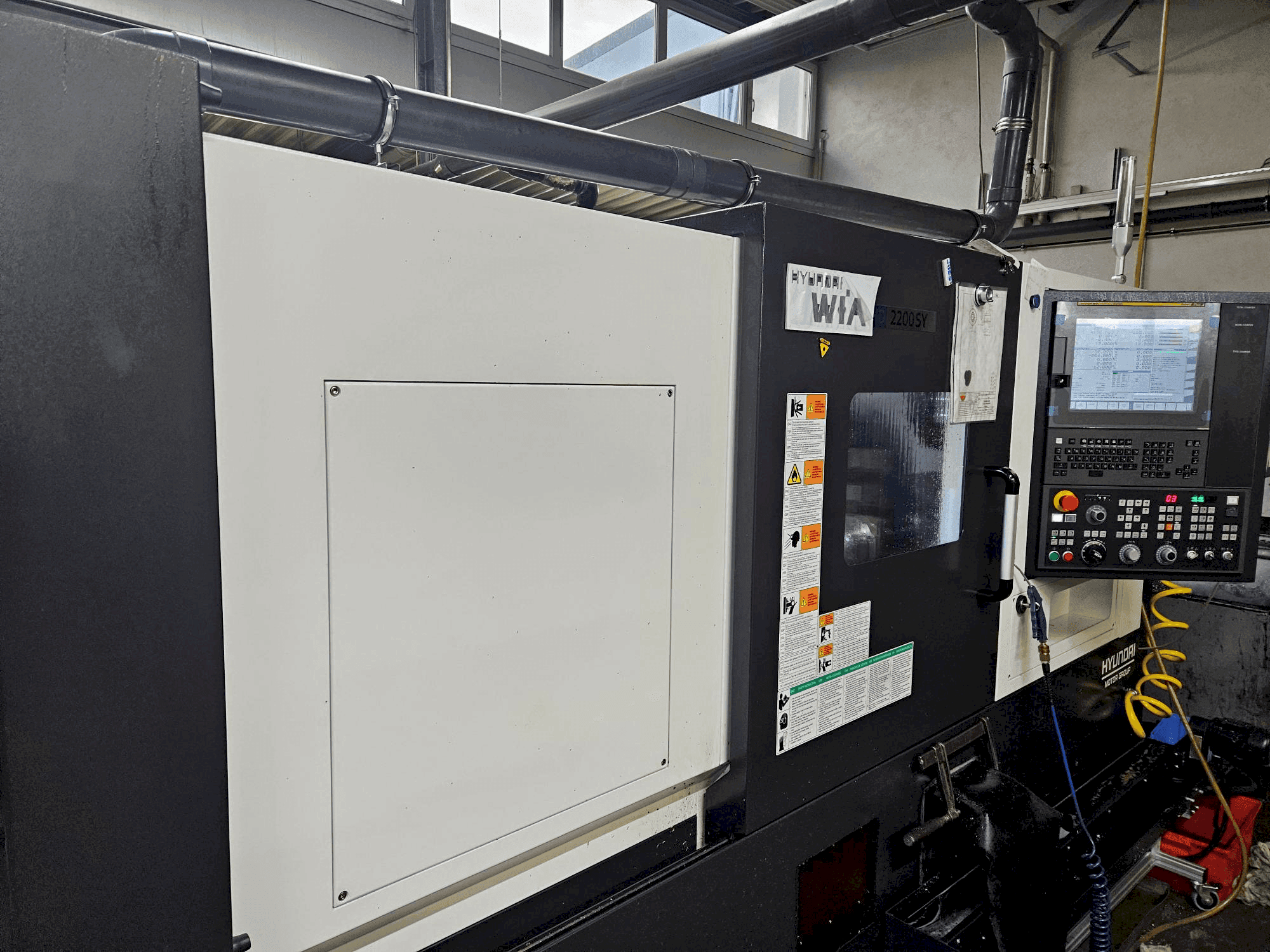 Makine Hyundai HD2200SY - Önden görünüm