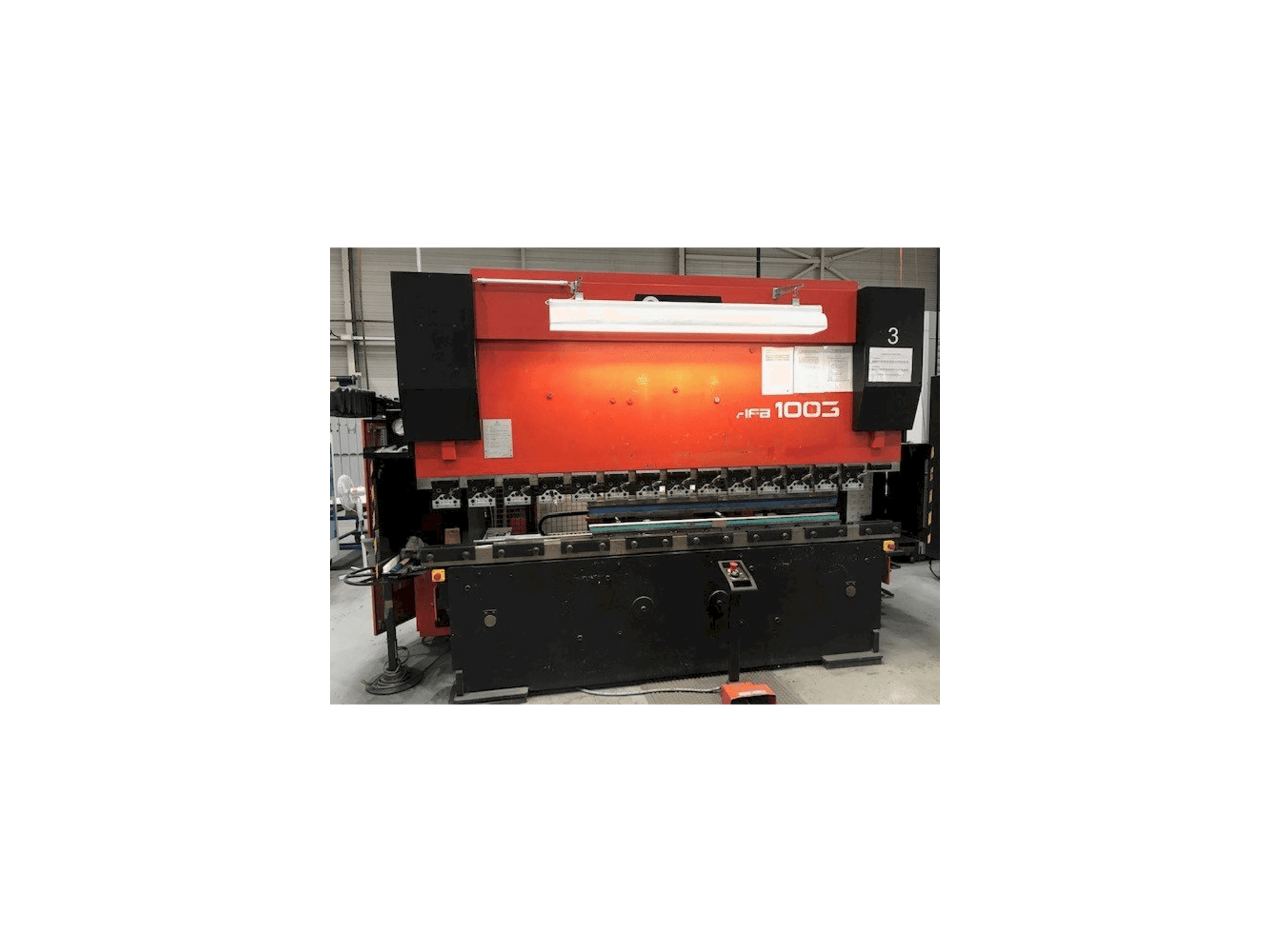 Makine AMADA HFBO 100-3 - Önden görünüm