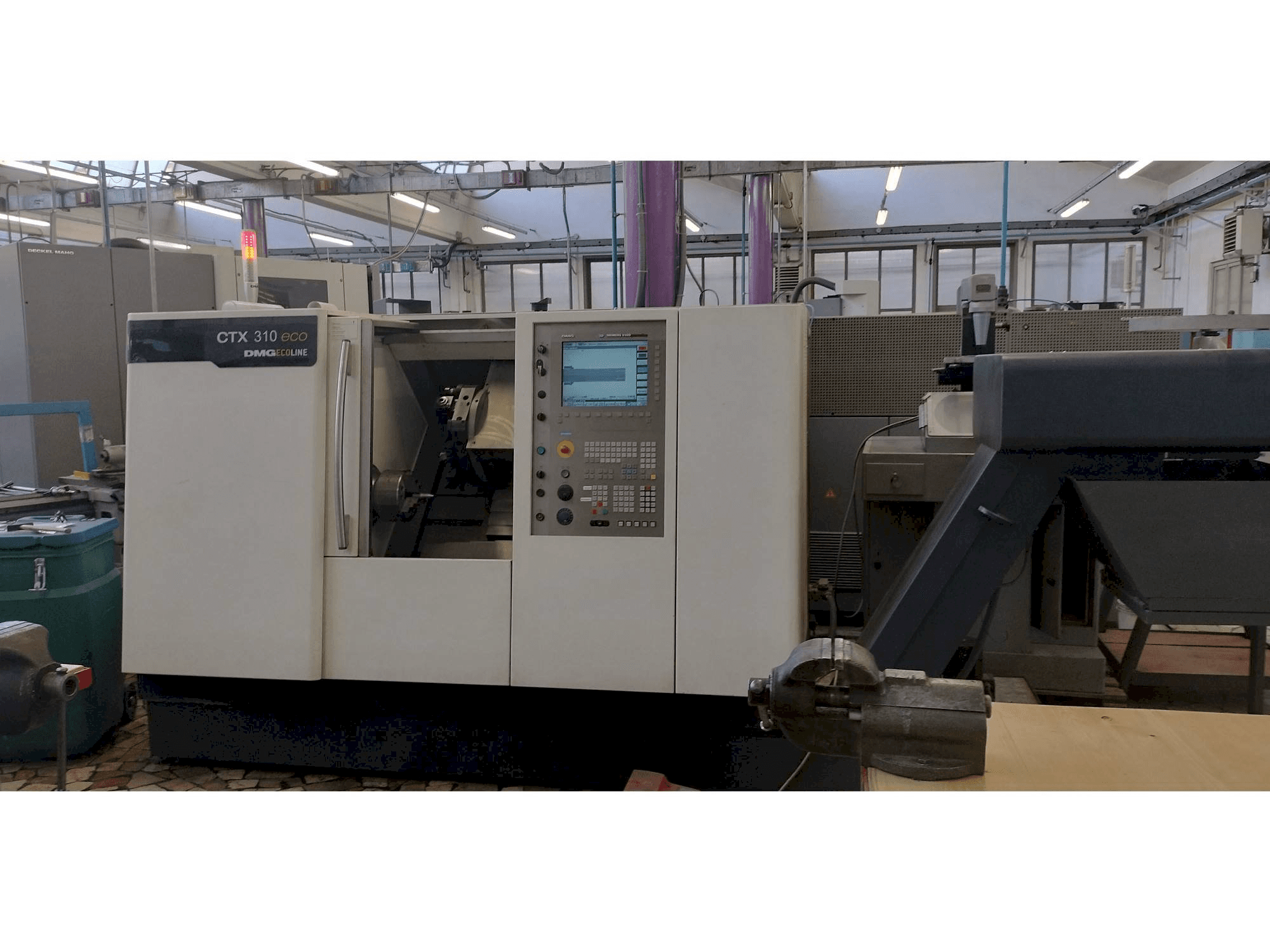 Makine DMG CTX 310 ecoline - Önden görünüm