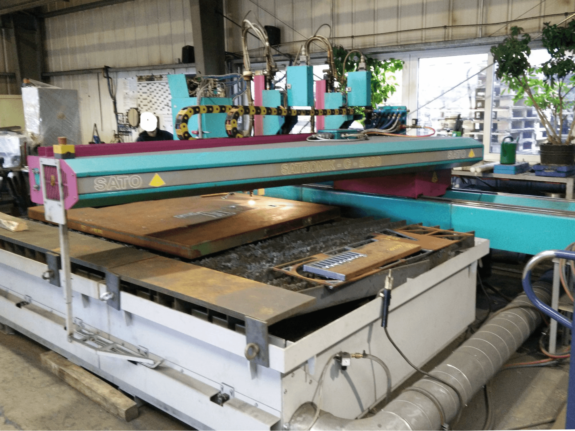 Makine SATO - Sol görünüm SATRONIK C-2000