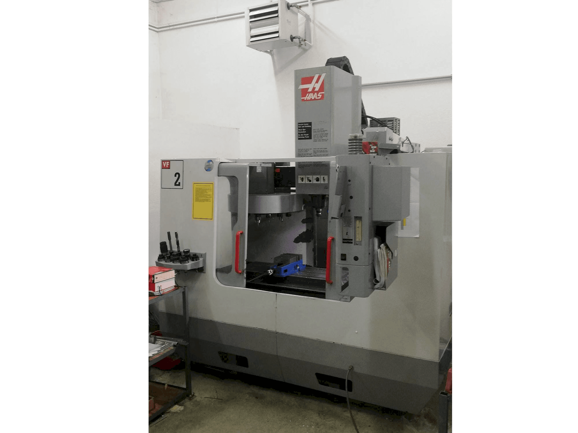 Makine HAAS VF-2DHE - Önden görünüm