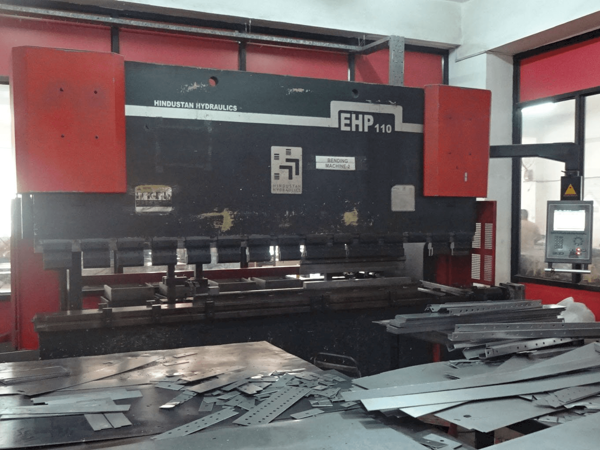 Makine Hindustan Hydraulics - Önden görünüm EHP 110