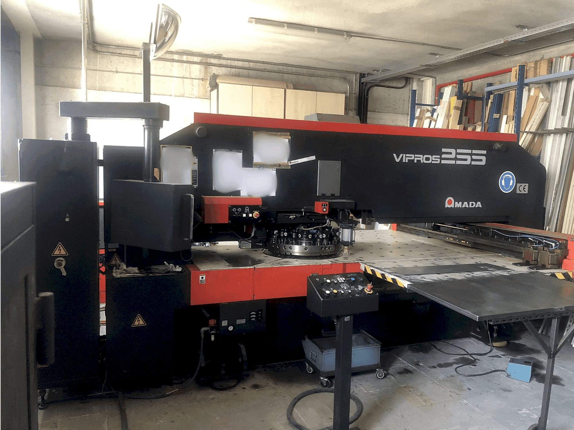 Makine AMADA Vipros 255 - Önden görünüm