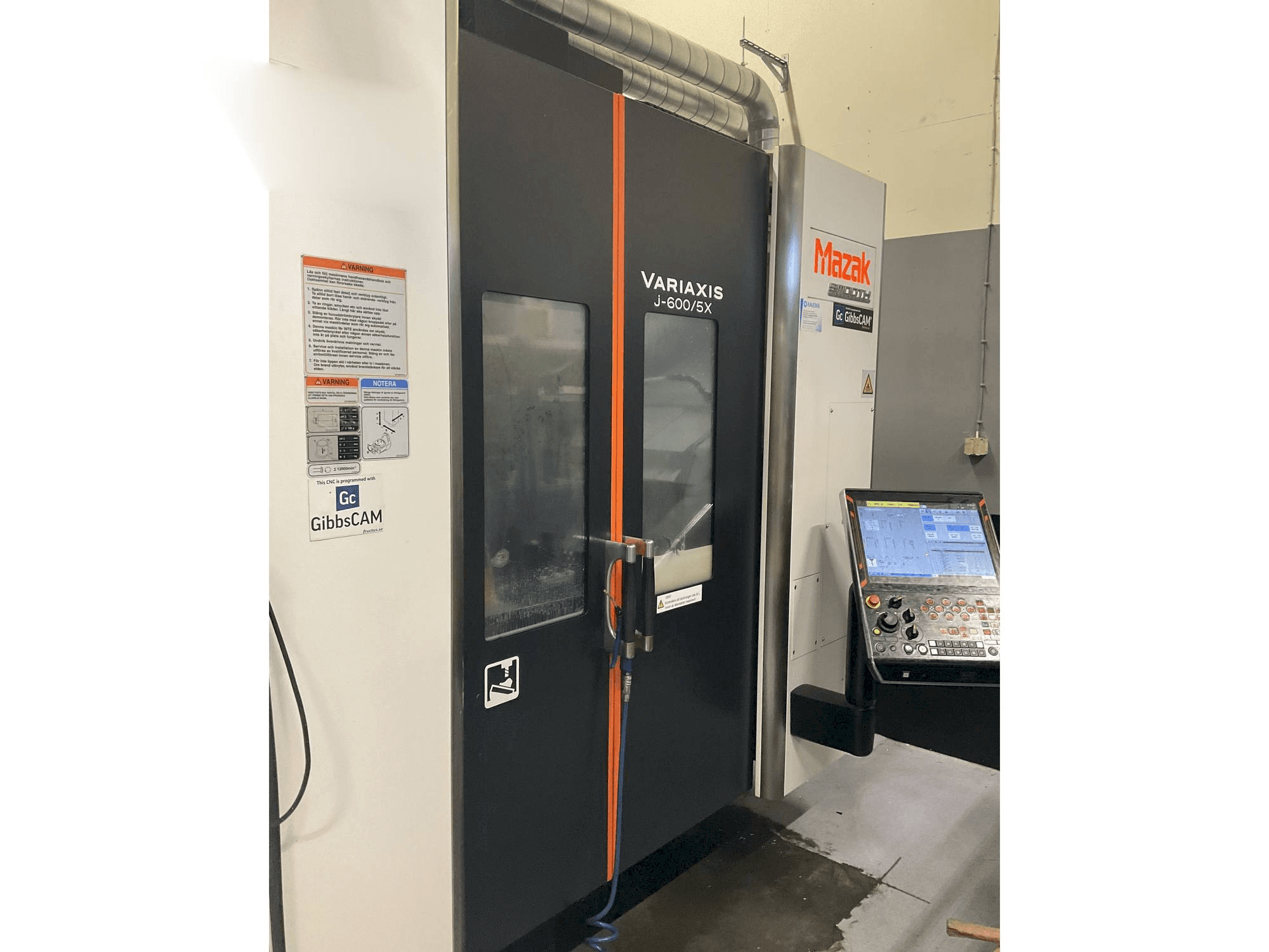 Makine Mazak Variaxis J-600 - Önden görünüm