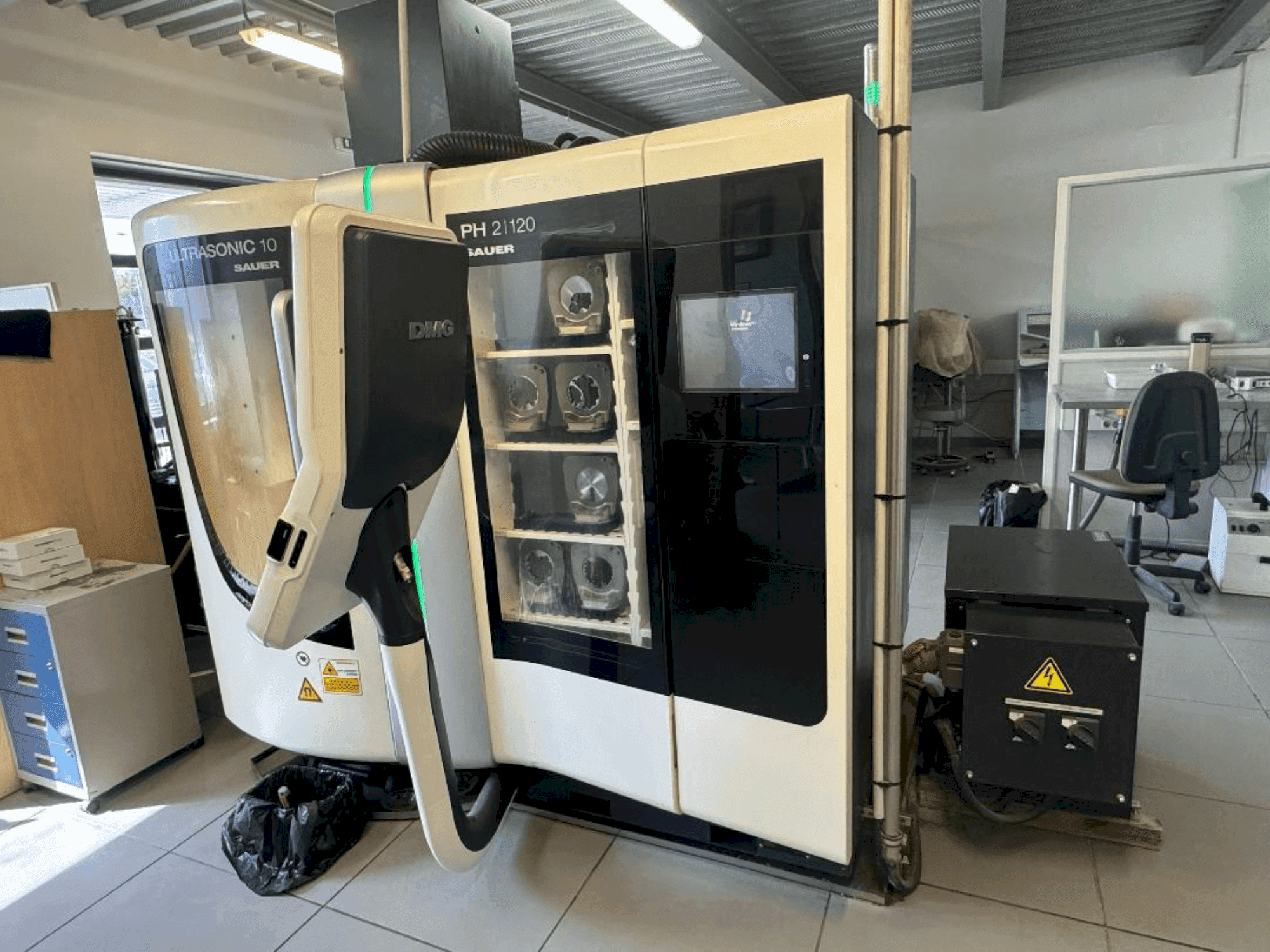 Makine DMG ULTRASONIC 10/ DENTAL 10 - Önden görünüm