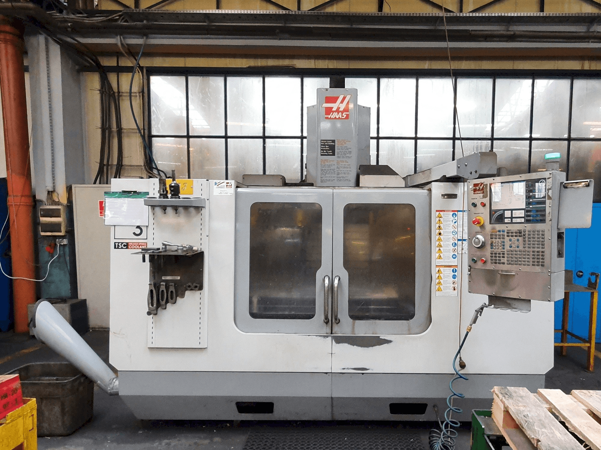 Makine HAAS VF-3 BHE - Önden görünüm
