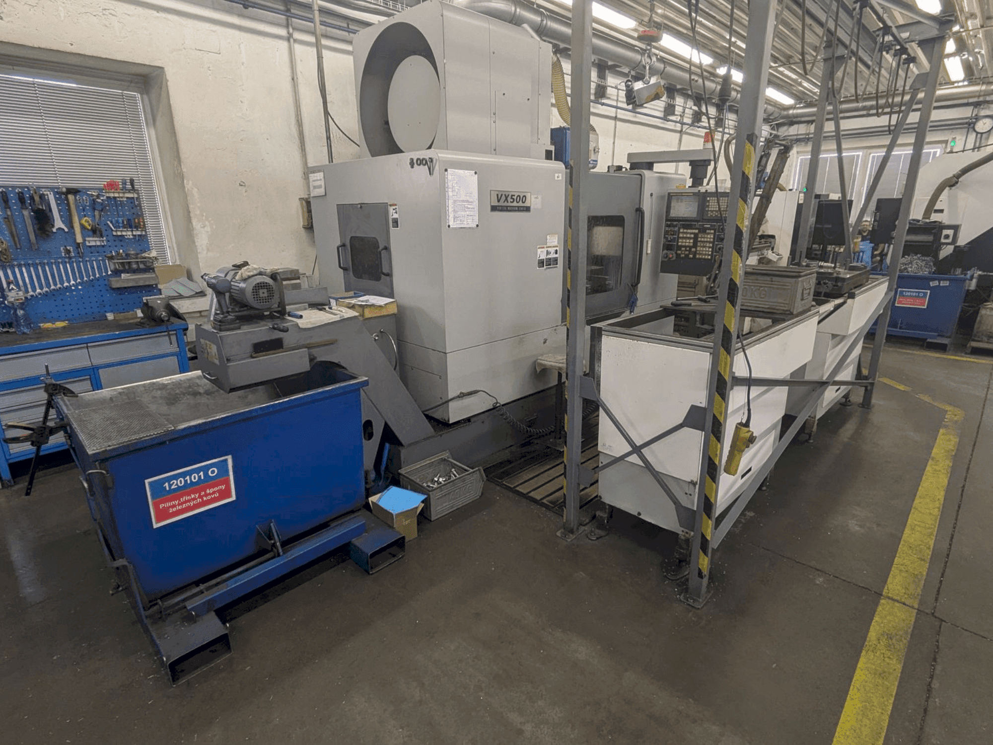 Makine HYUNDAI KIA VX500 - Önden görünüm