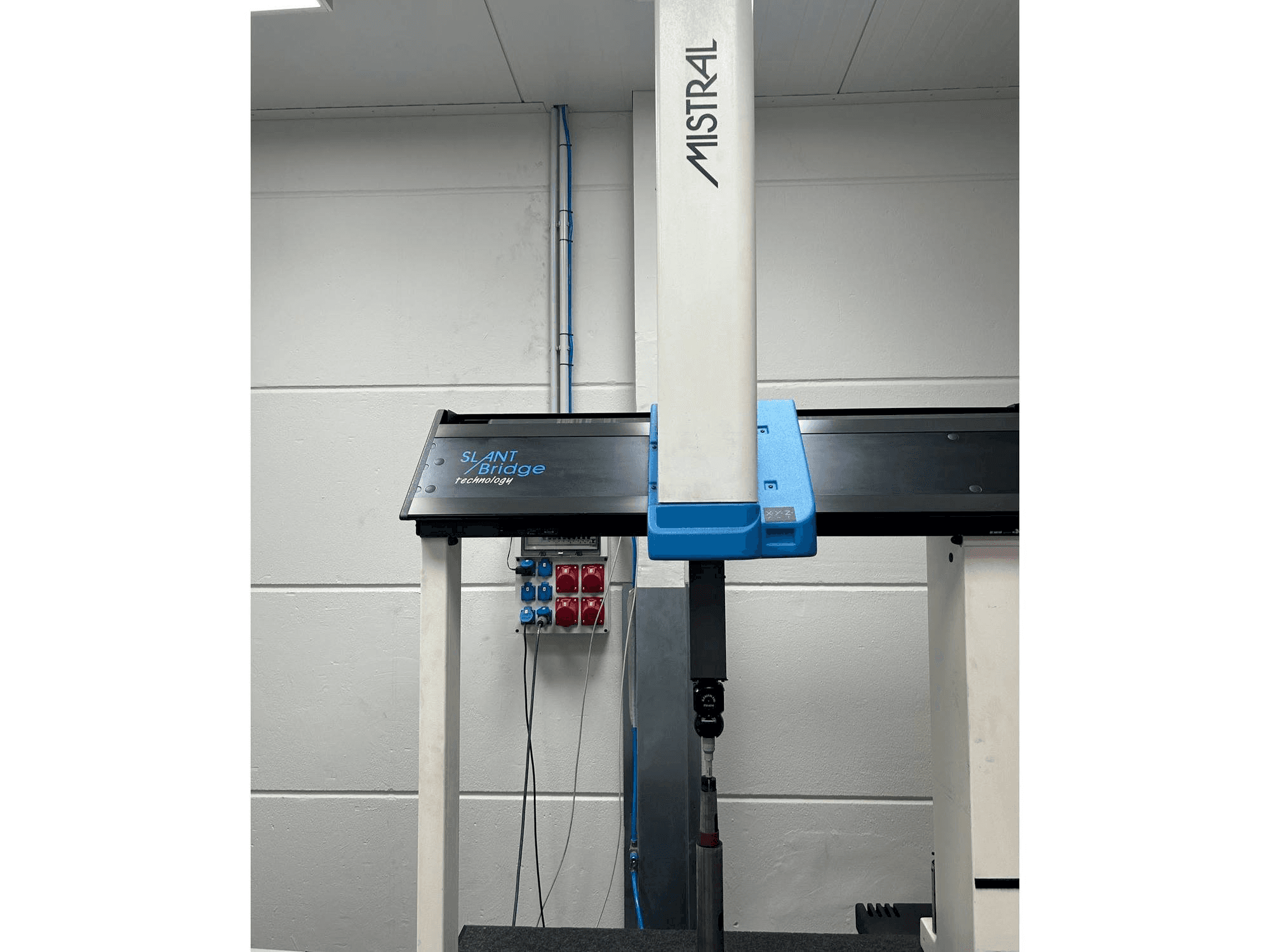 Makine DEA Mistrall - Önden görünüm