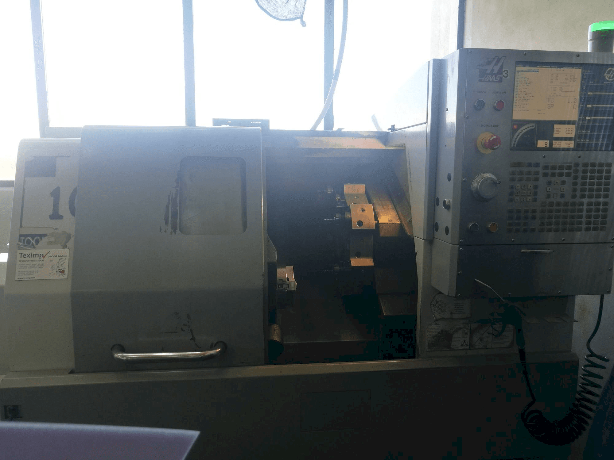 Makine HAAS SL-10HE - Önden görünüm