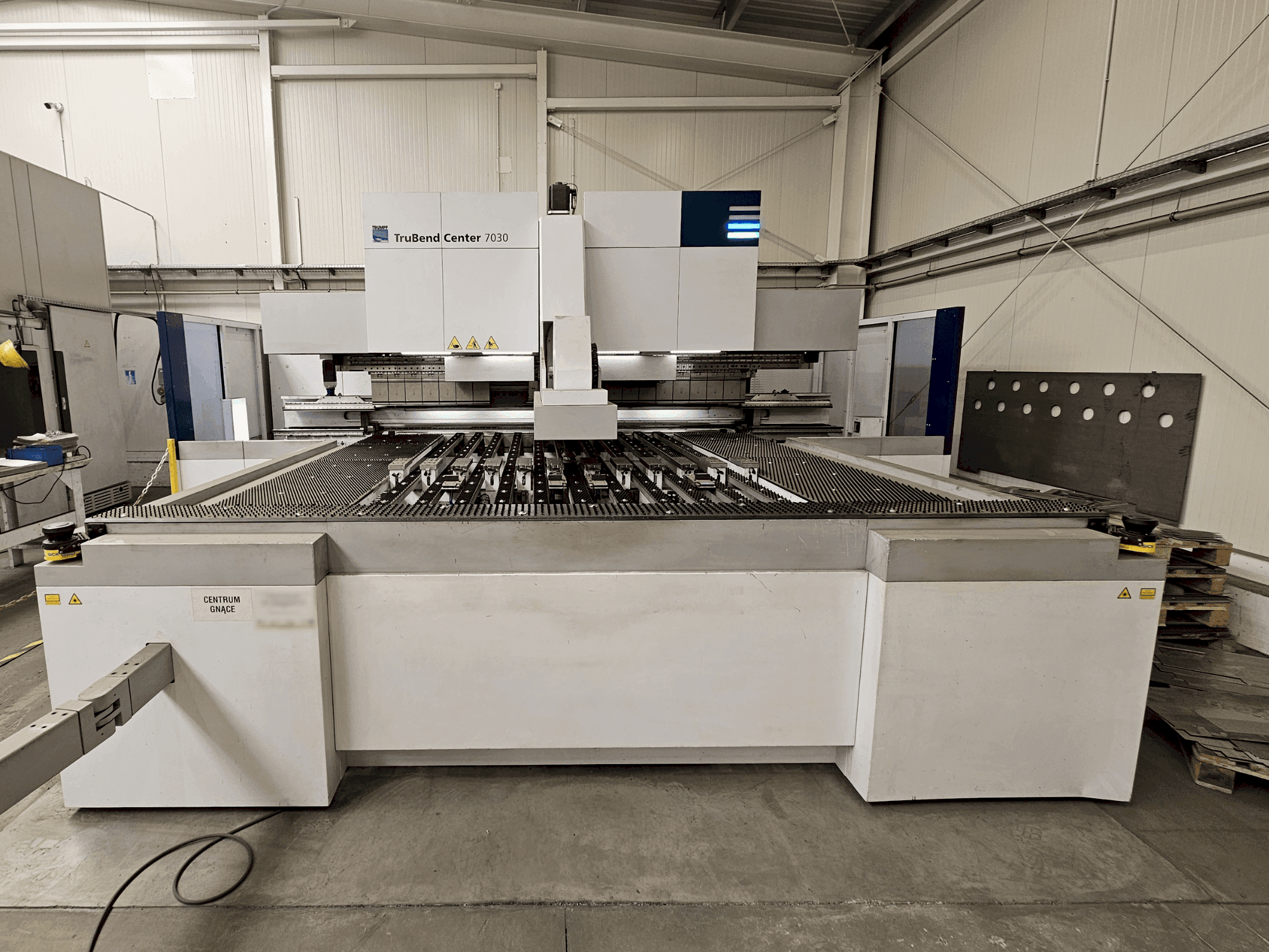 Makine TRUMPF TruBend Center 7030 - Önden görünüm