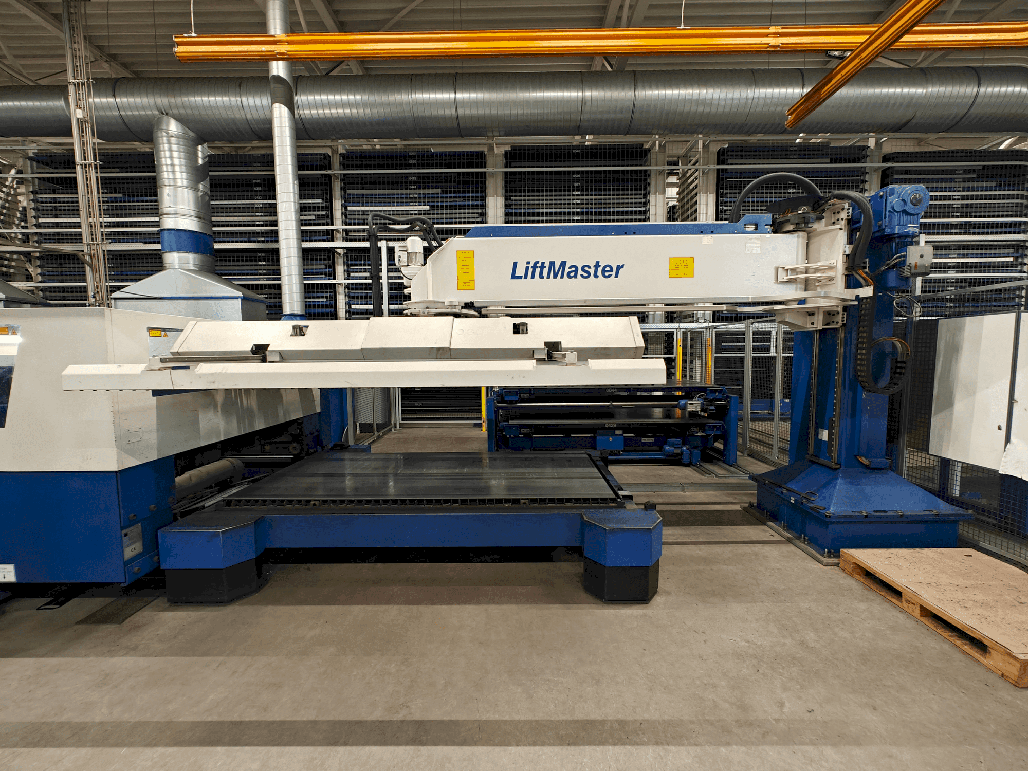 Makine TRUMPF Trumatic L3050 - Önden görünüm