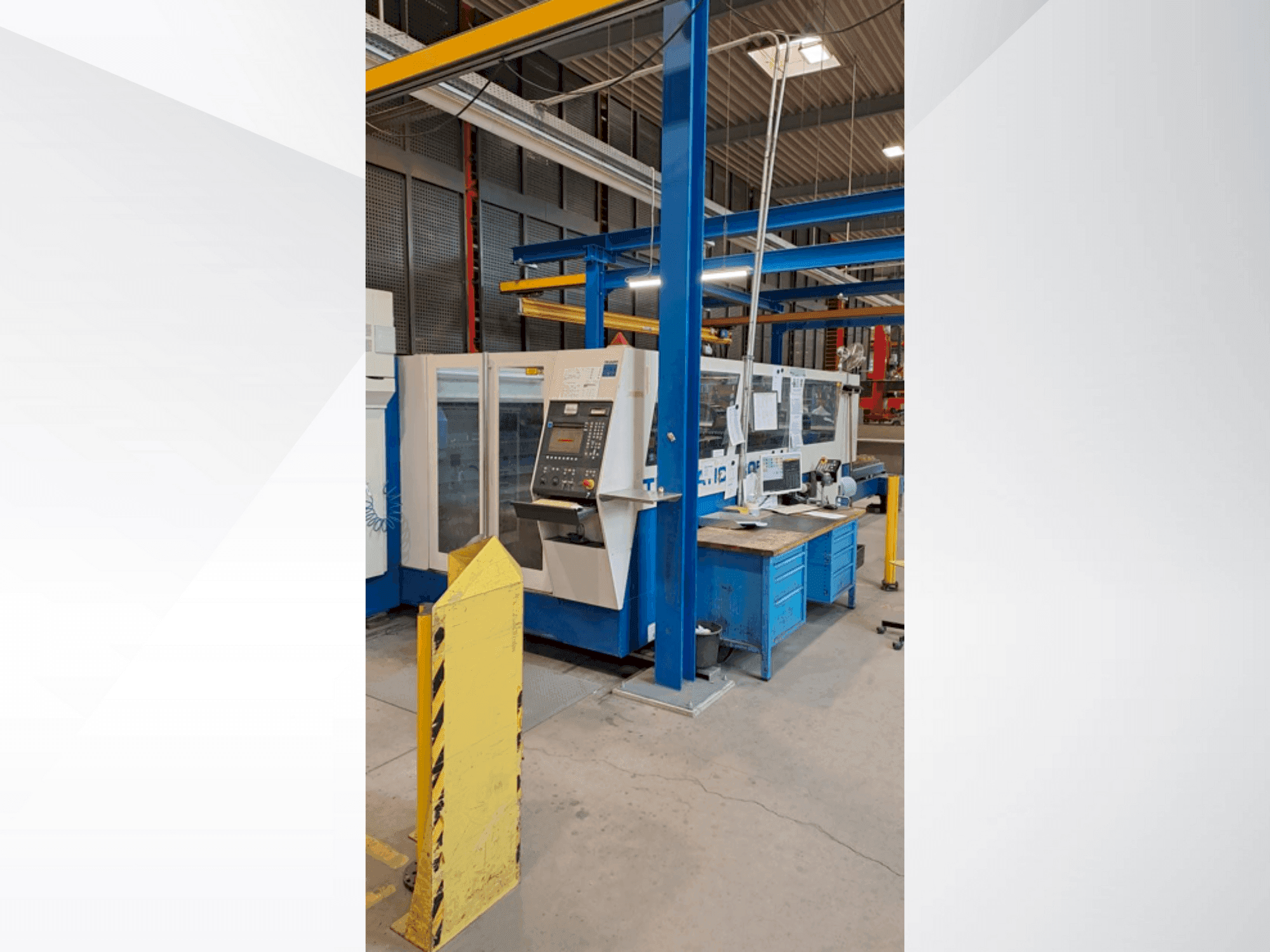 Makine TRUMPF Trumatic L3050 - Önden görünüm