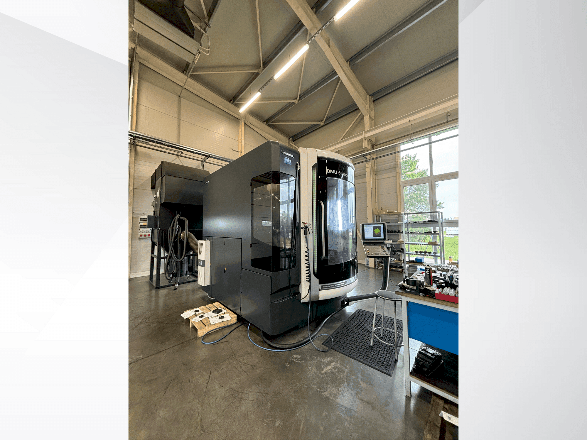 Makine DECKEL MAHO DMU 65 monoBLOCK - Önden görünüm