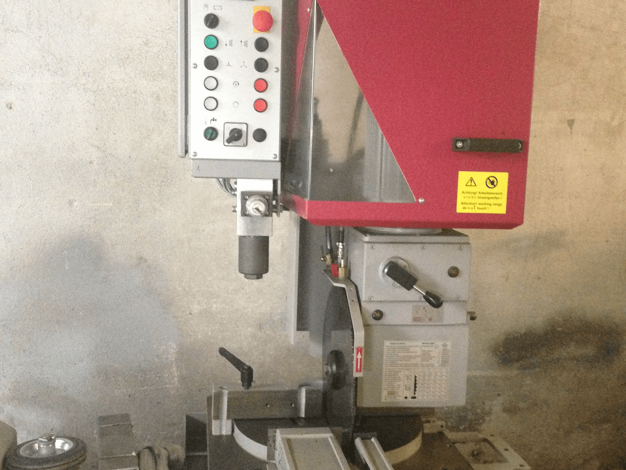 Makine Behringer VMS 400 H - Önden görünüm