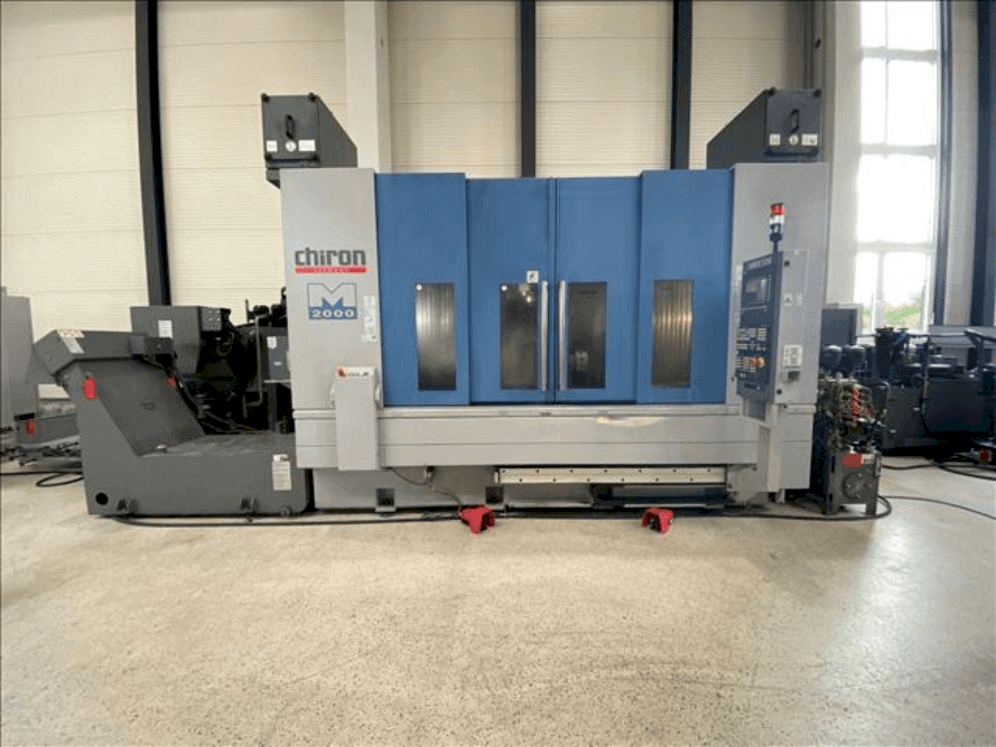Makine CHIRON Mill 2000 - Önden görünüm