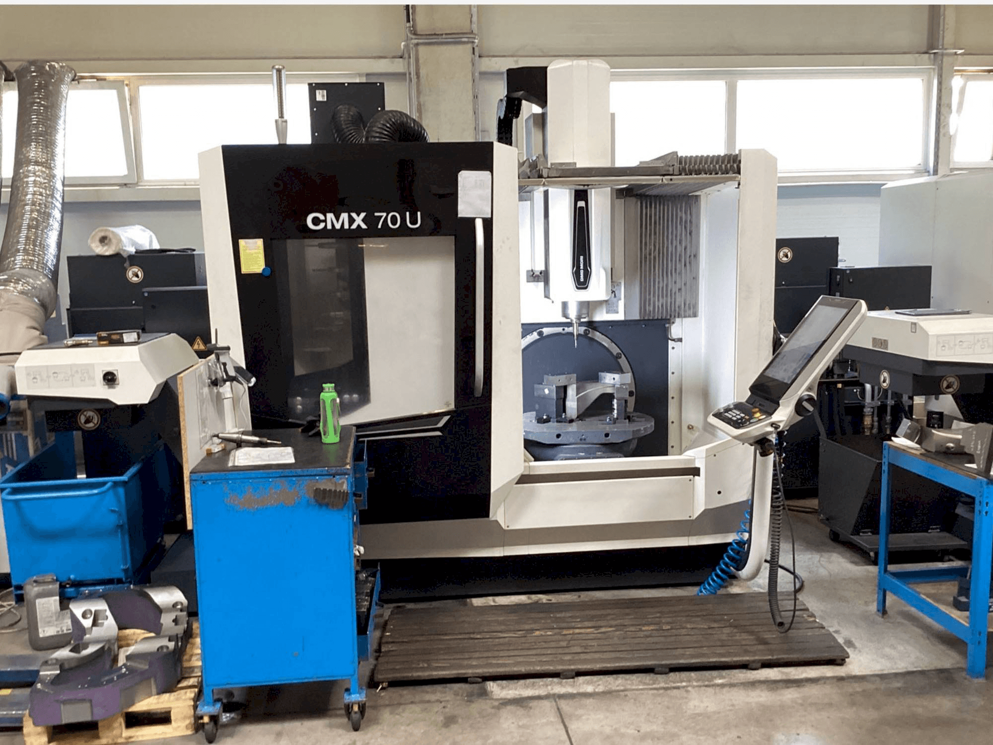Makine DMG MORI CMX 70U - Önden görünüm
