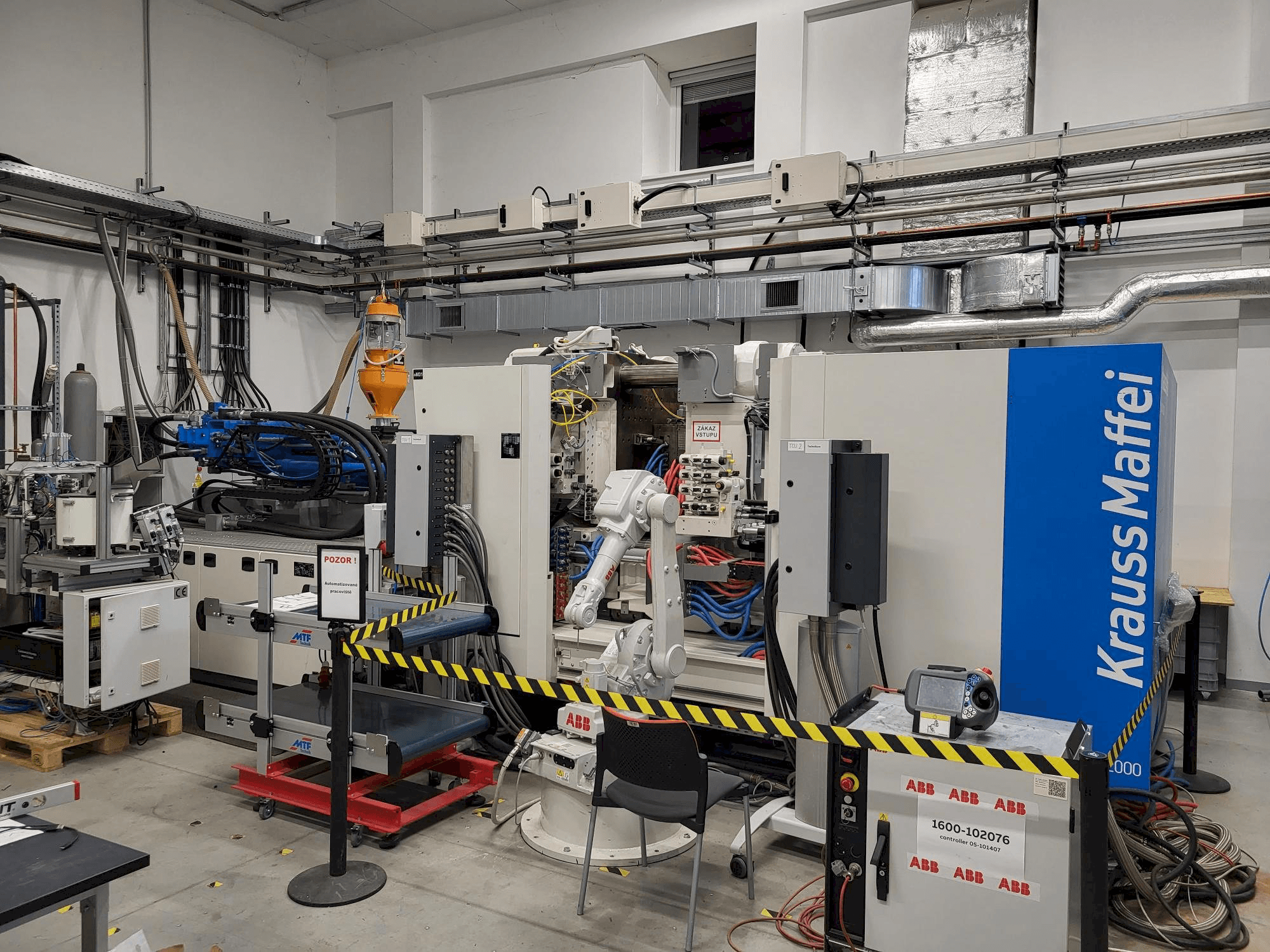 Makine Krauss Maffei GX 451-2000 - Önden görünüm