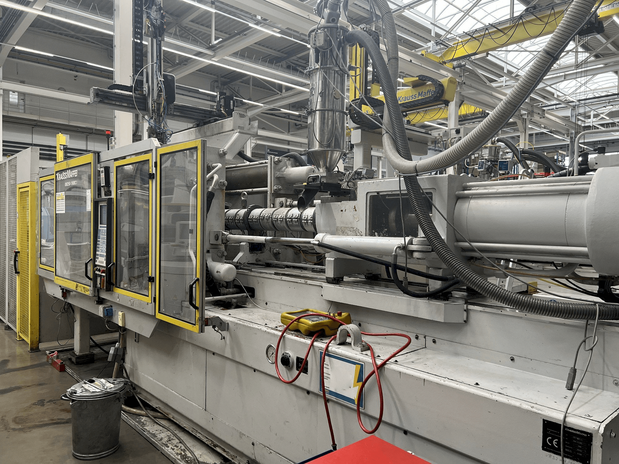 Makine Krauss Maffei KM 250 - Önden görünüm