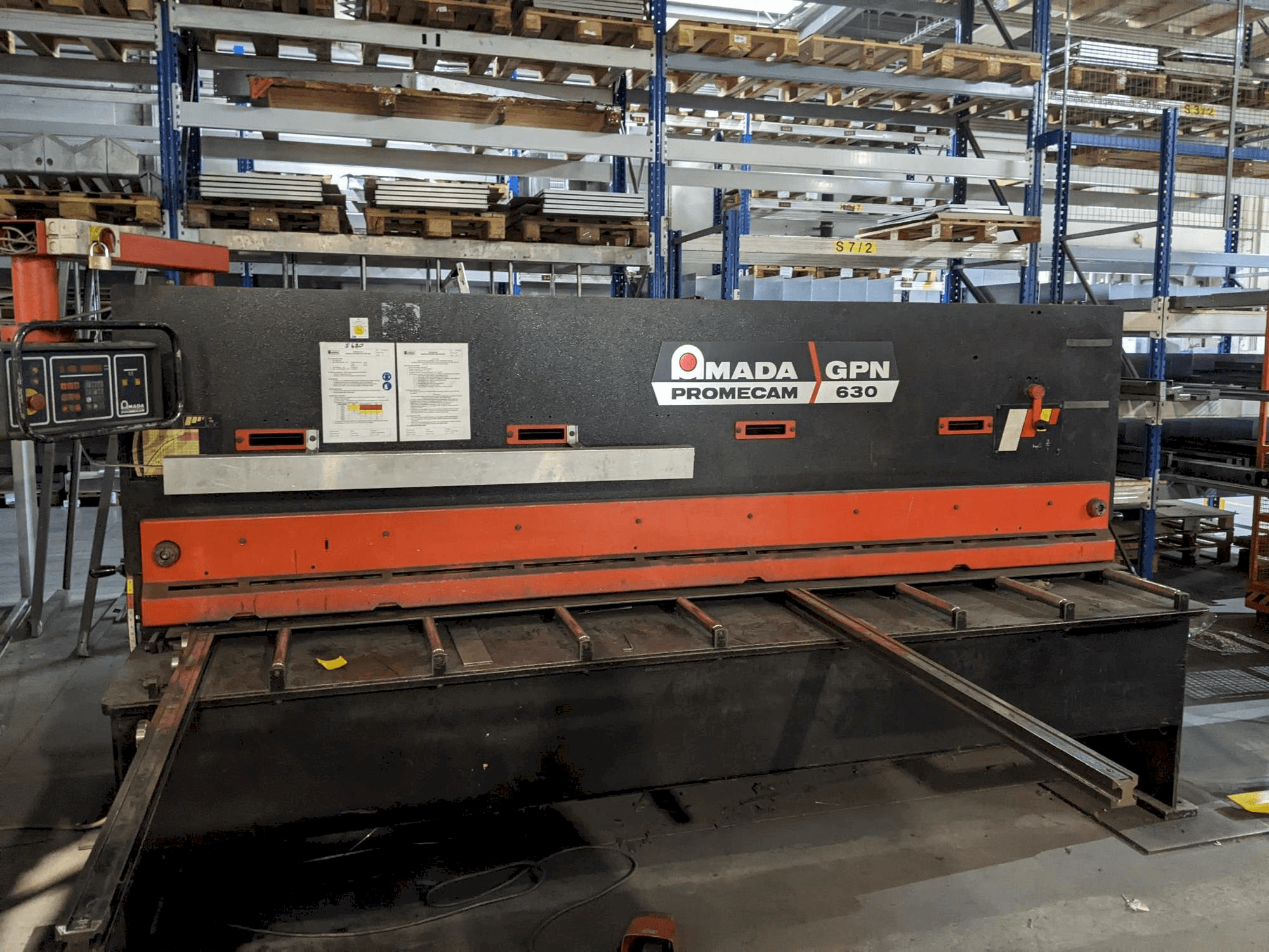 Makine AMADA Promecam Gpn 630 - Önden görünüm