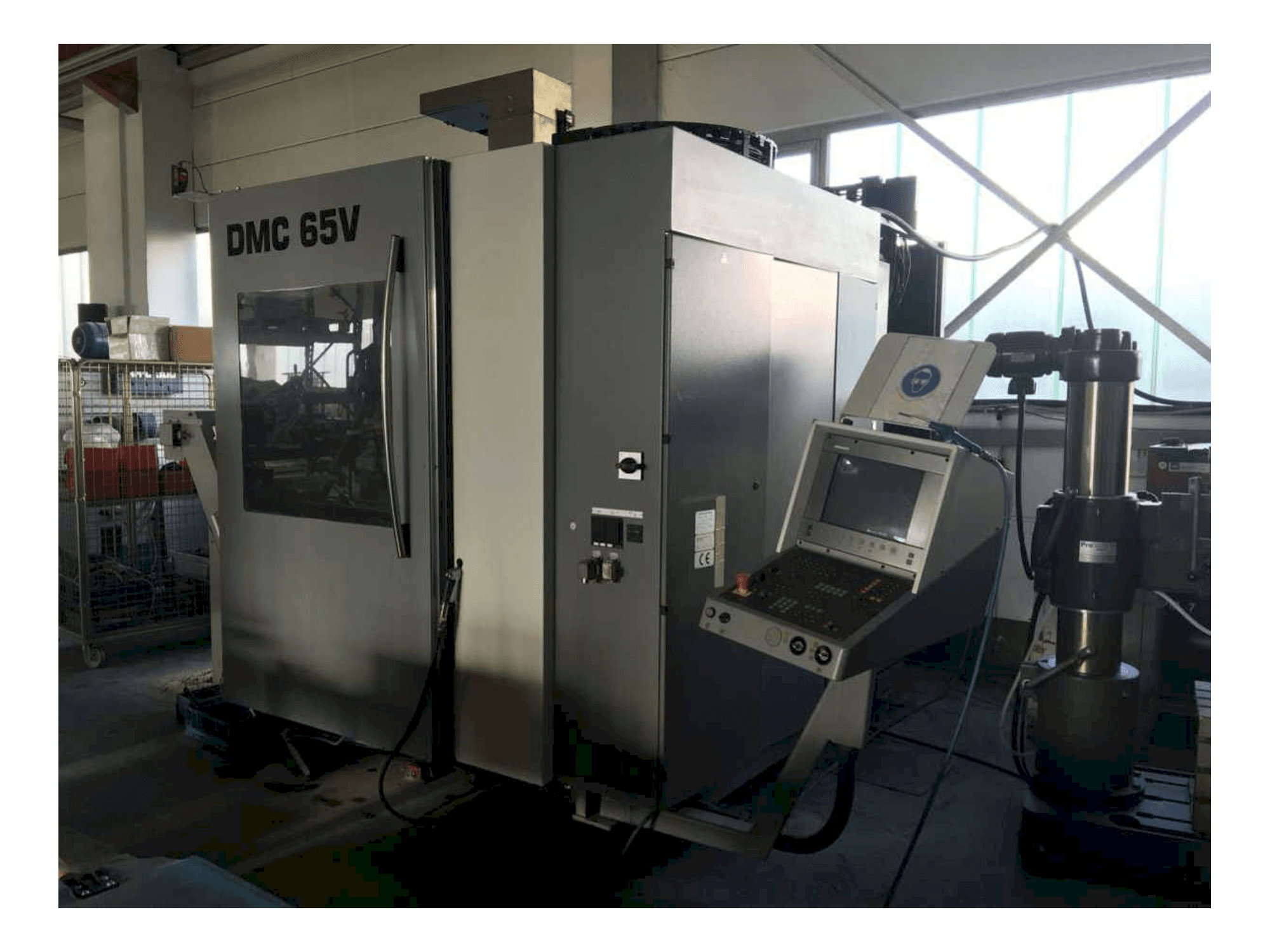 Makine DECKEL MAHO DMC65V - Önden görünüm