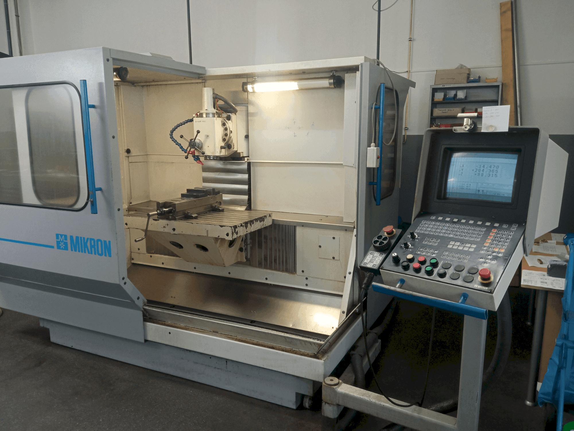 Makine MIKRON UM 600 - Önden görünüm
