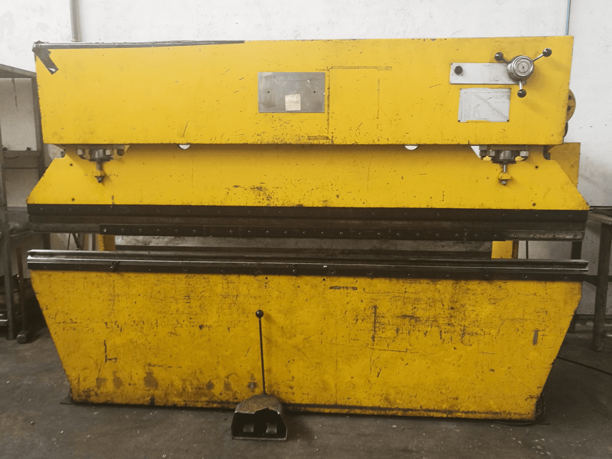 Makine Ajial - Önden görünüm 75 Tn